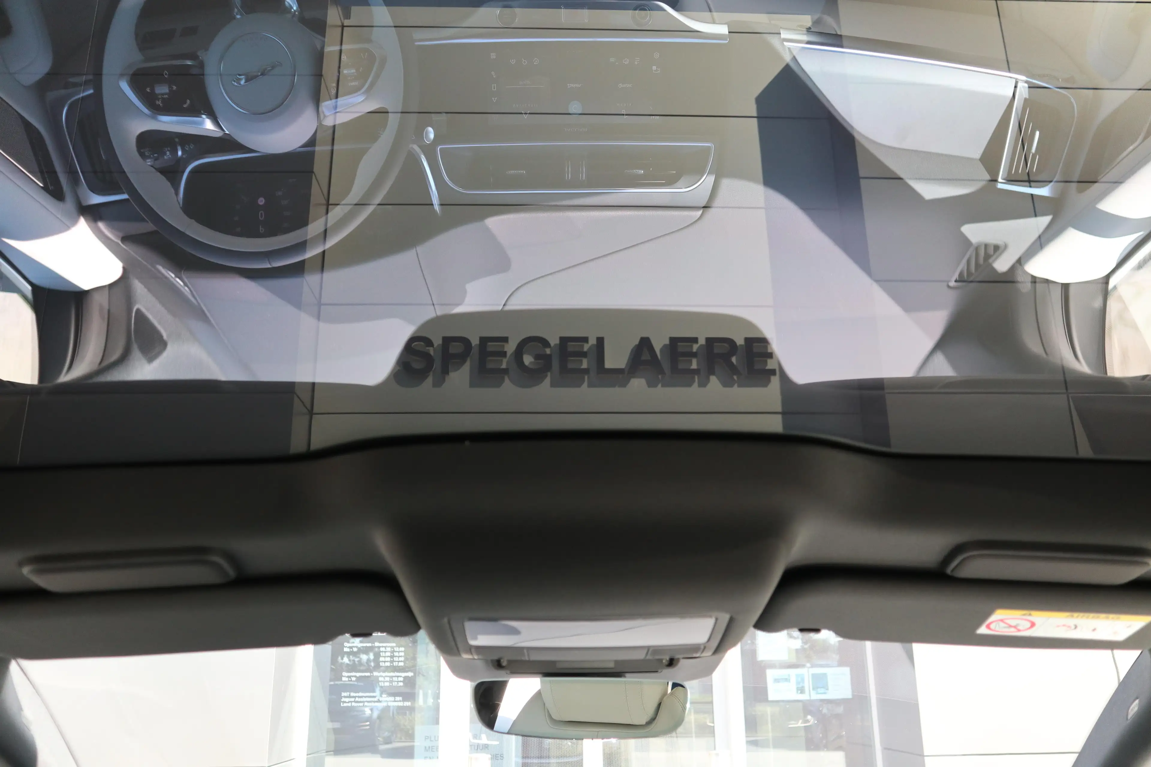 Jaguar I-Pace EV400 R-Dynamic SE AWD — photo 15