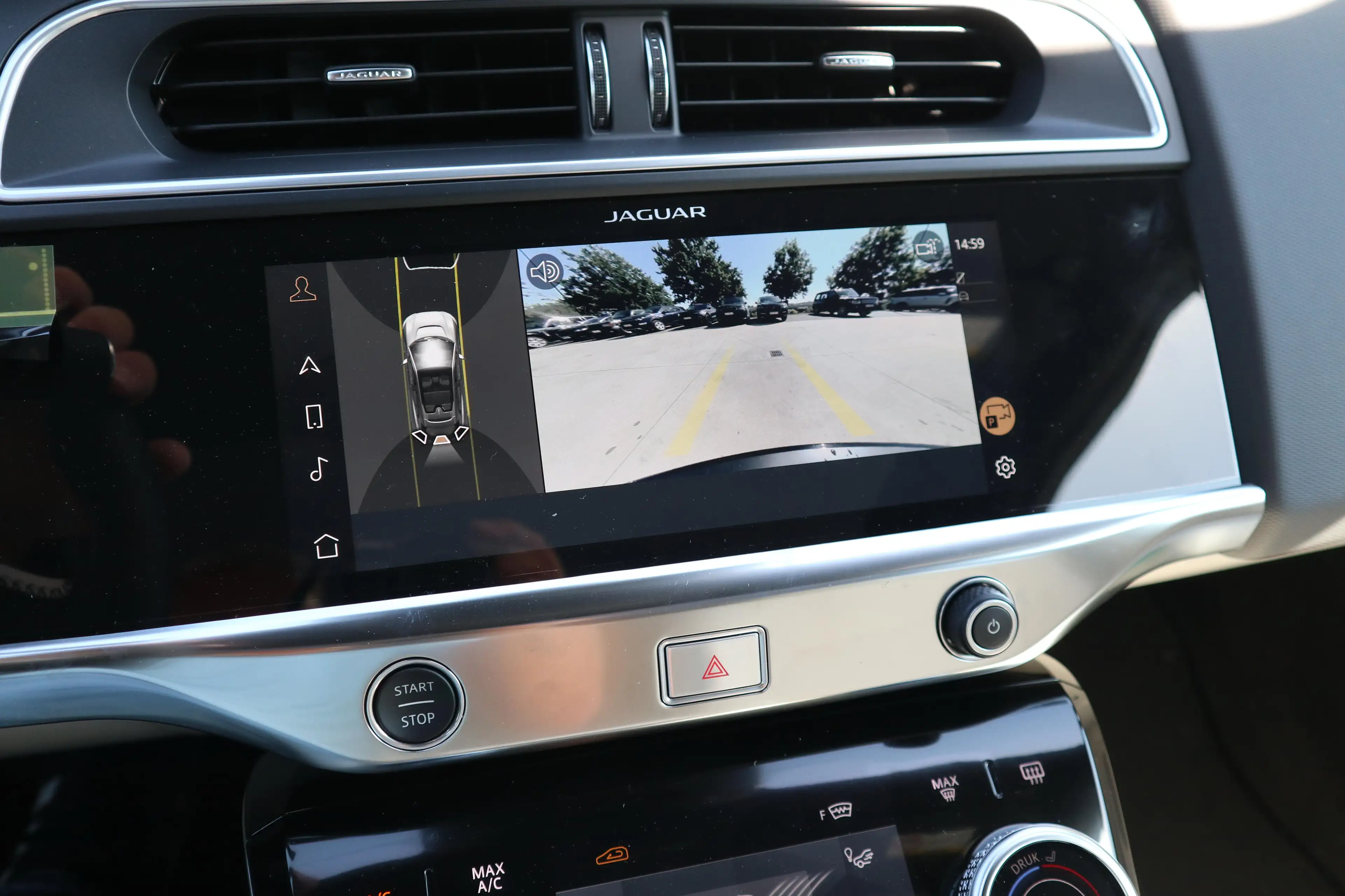Jaguar I-Pace EV400 R-Dynamic SE AWD — photo 13