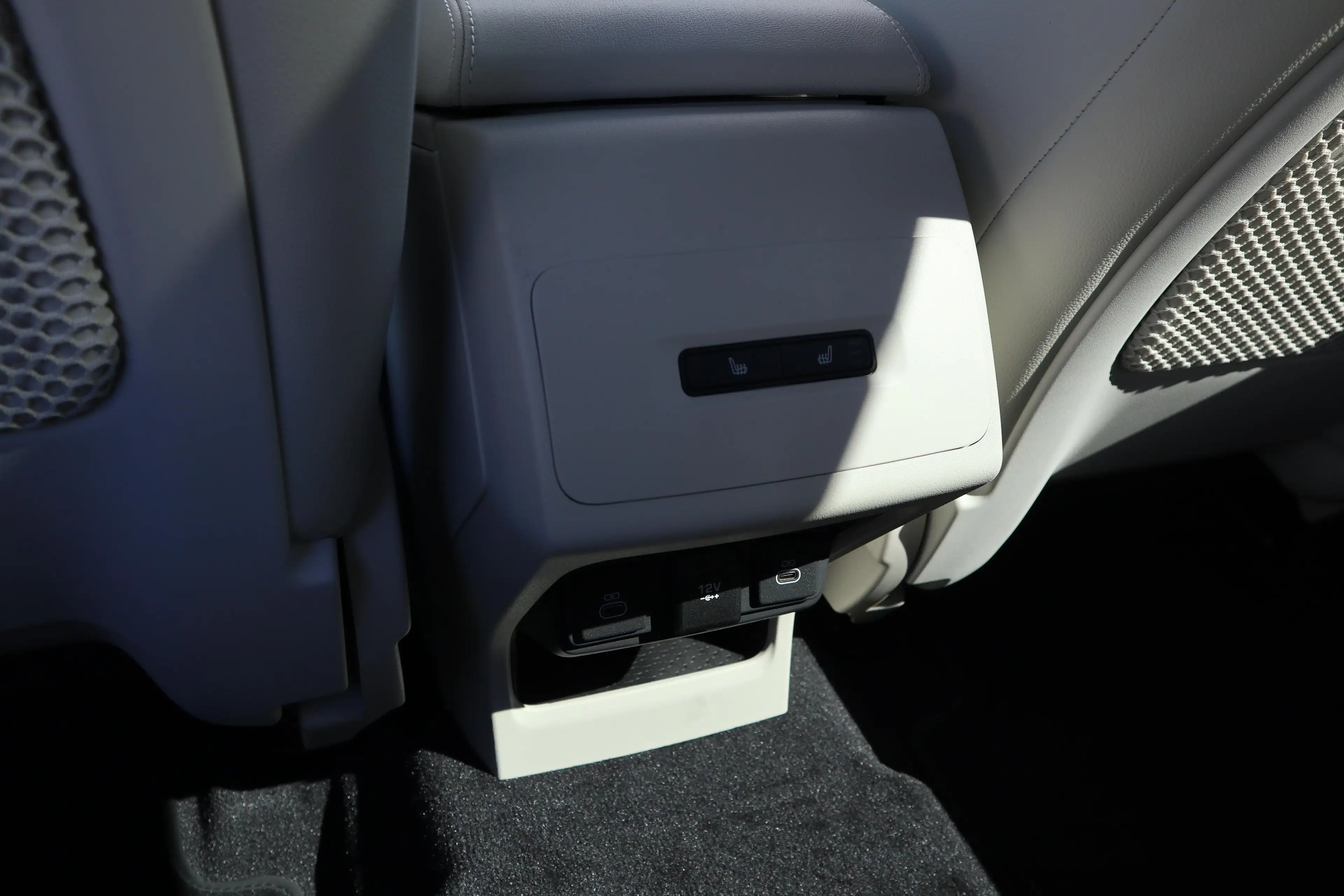 Jaguar I-Pace EV400 R-Dynamic SE AWD — photo 14