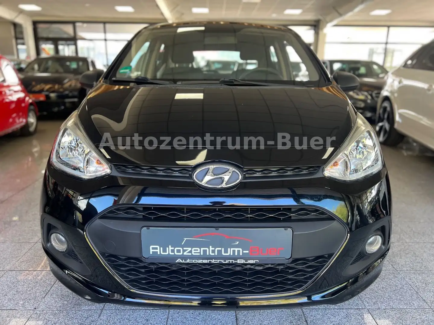 Hyundai i10 Automatik Klima/PDC/8-fach bereift Noir - 1