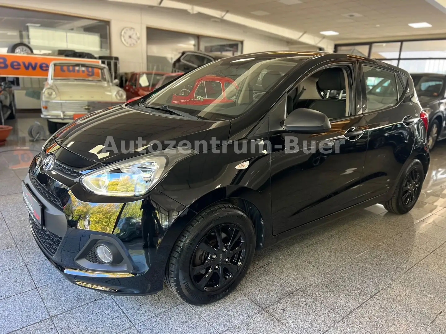 Hyundai i10 Automatik Klima/PDC/8-fach bereift Noir - 2