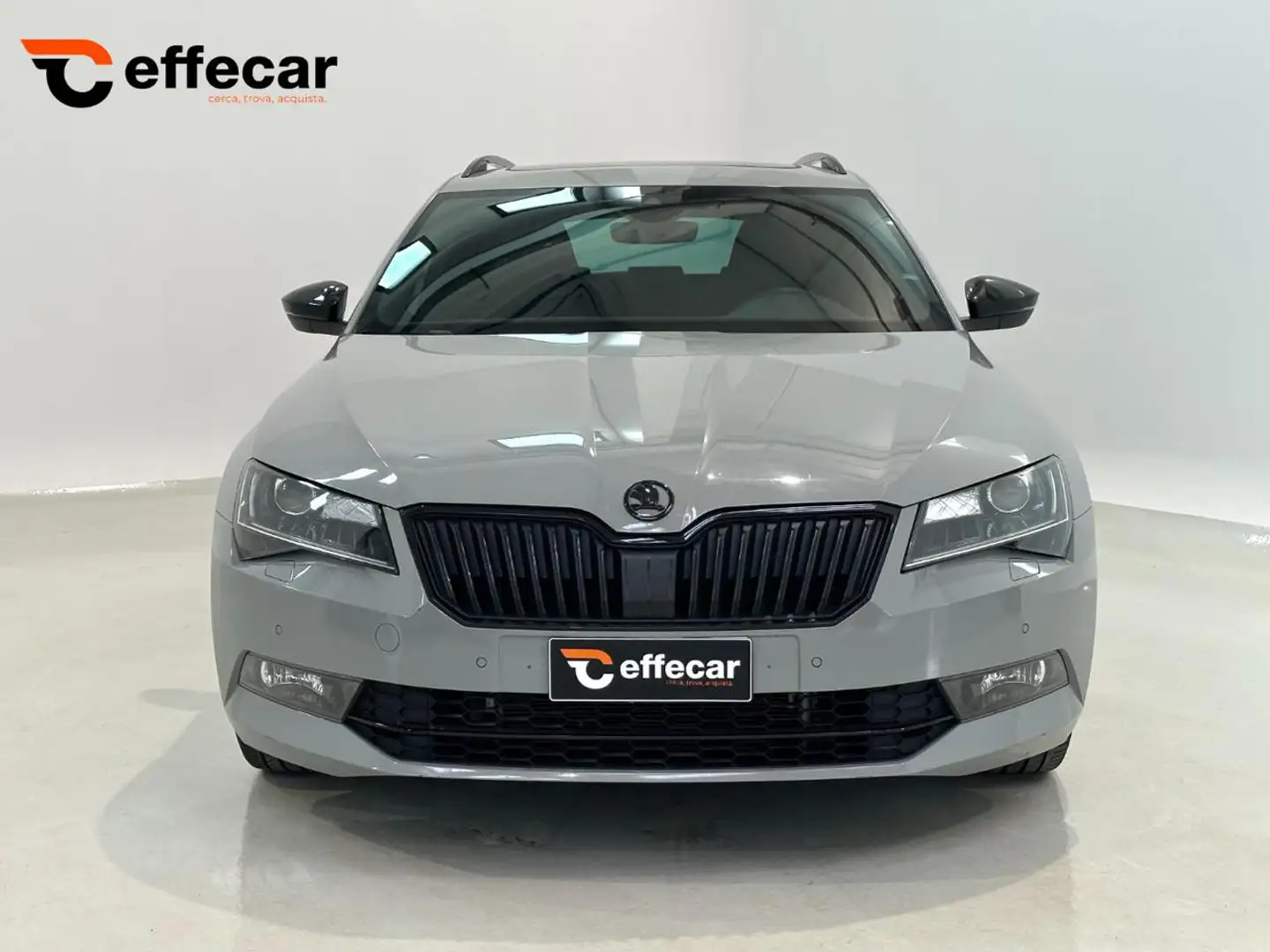 Skoda Superb 2.0 TDI 190 CV SCR DSG Wagon SportLine Grigio - 2