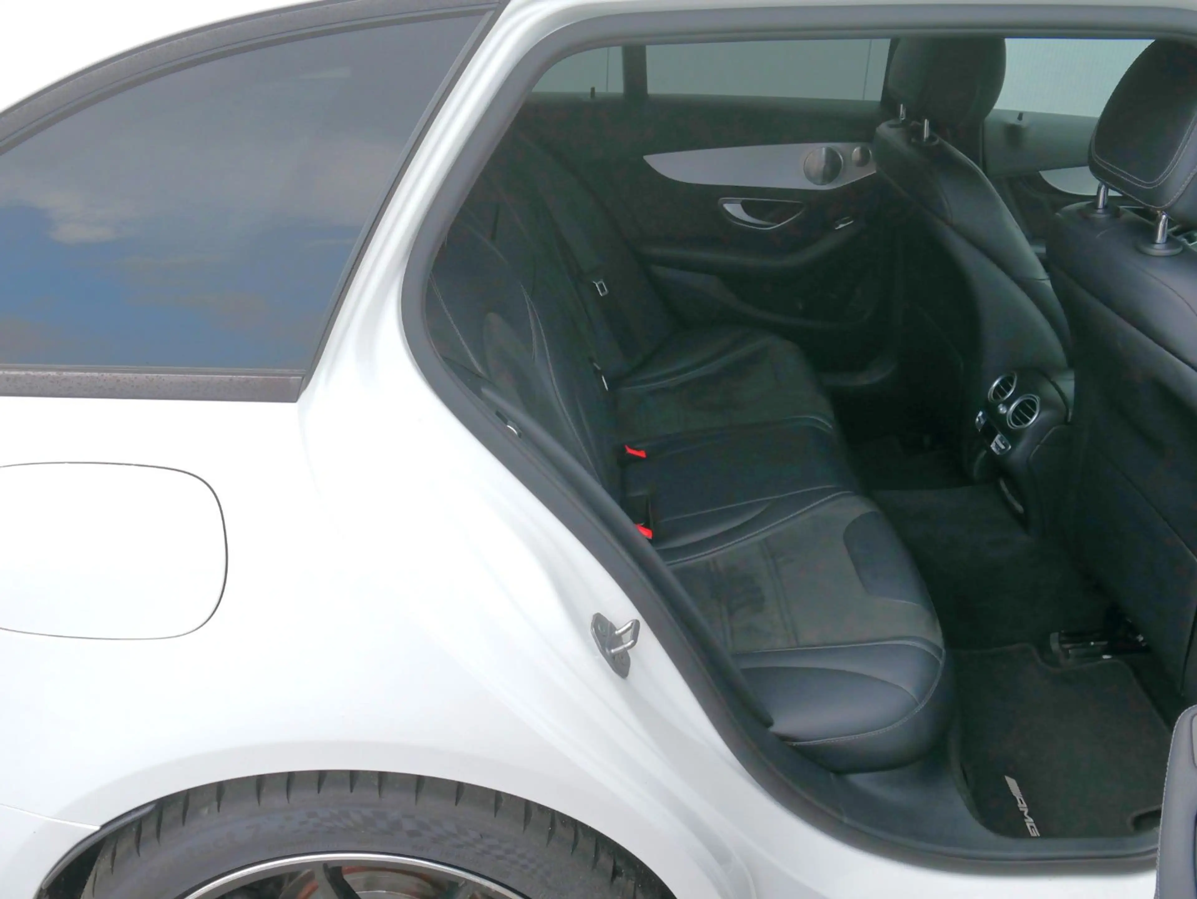 Mercedes-Benz C 63 AMG T-Modell NAVI/LED/PANO/DISTR/S-AGA — photo 14