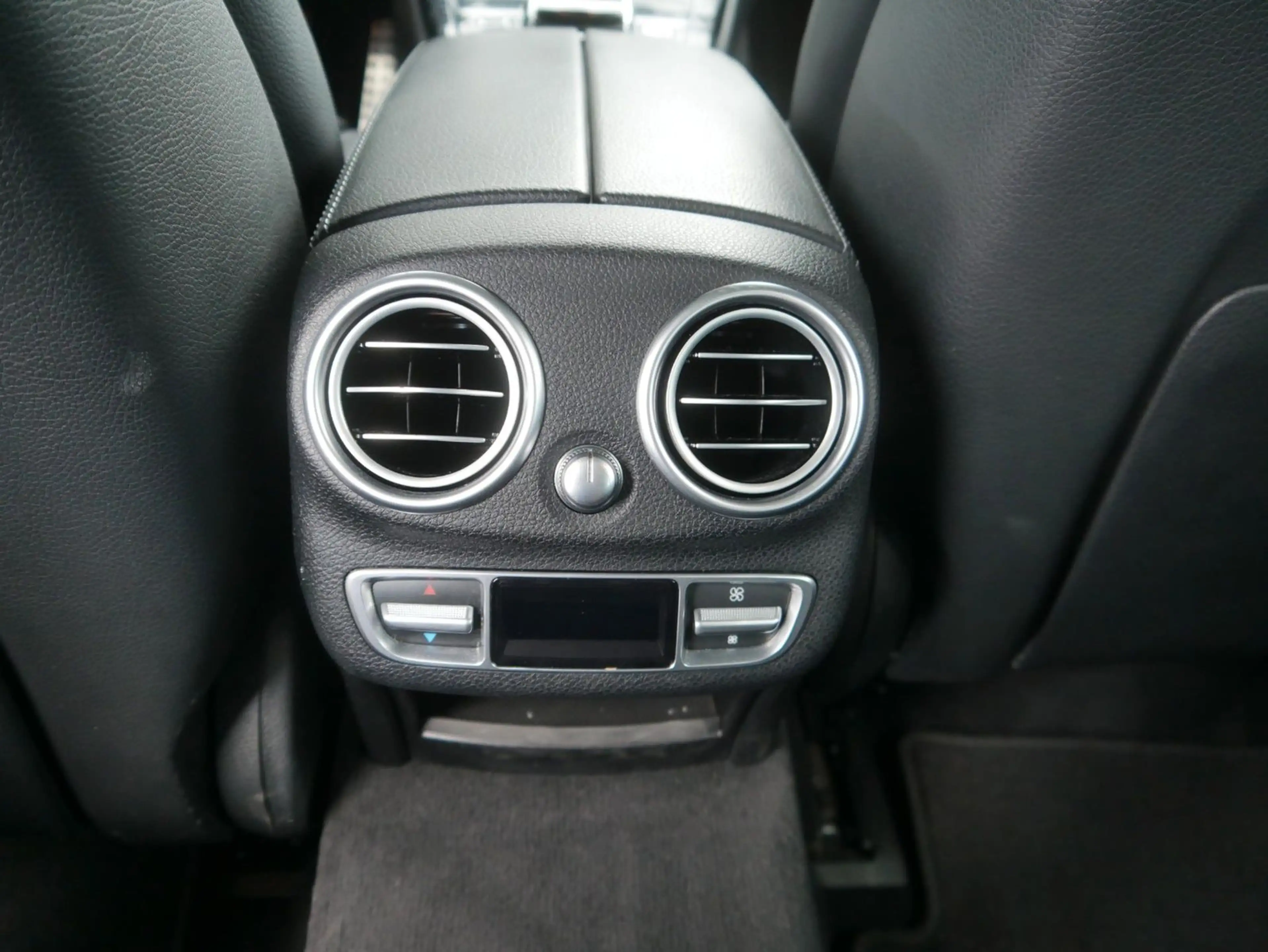 Mercedes-Benz C 63 AMG T-Modell NAVI/LED/PANO/DISTR/S-AGA — photo 11