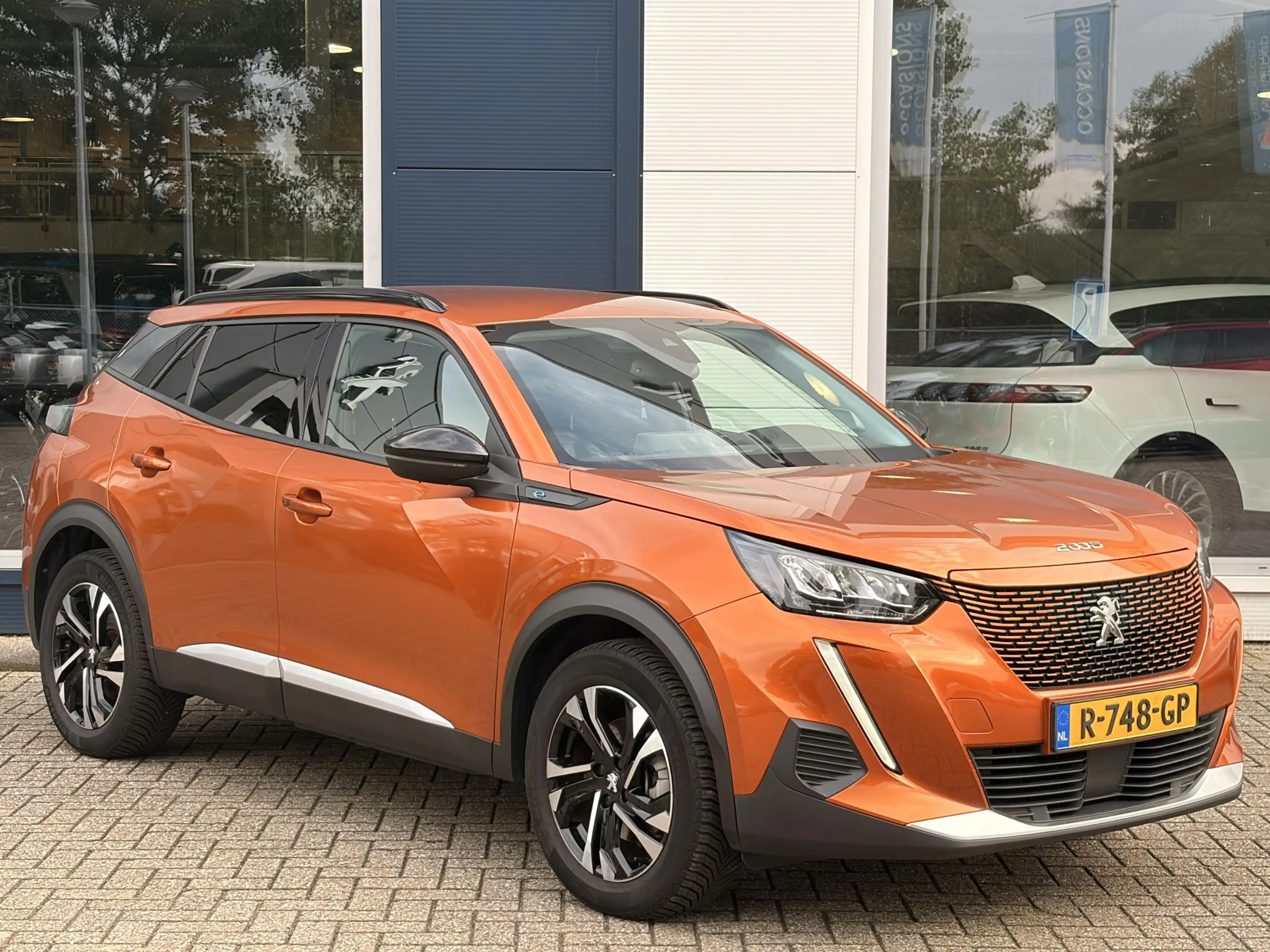 Peugeot e-2008 EV Allure Pack 50 kWh Apple Carplay | Android Auto — photo 2