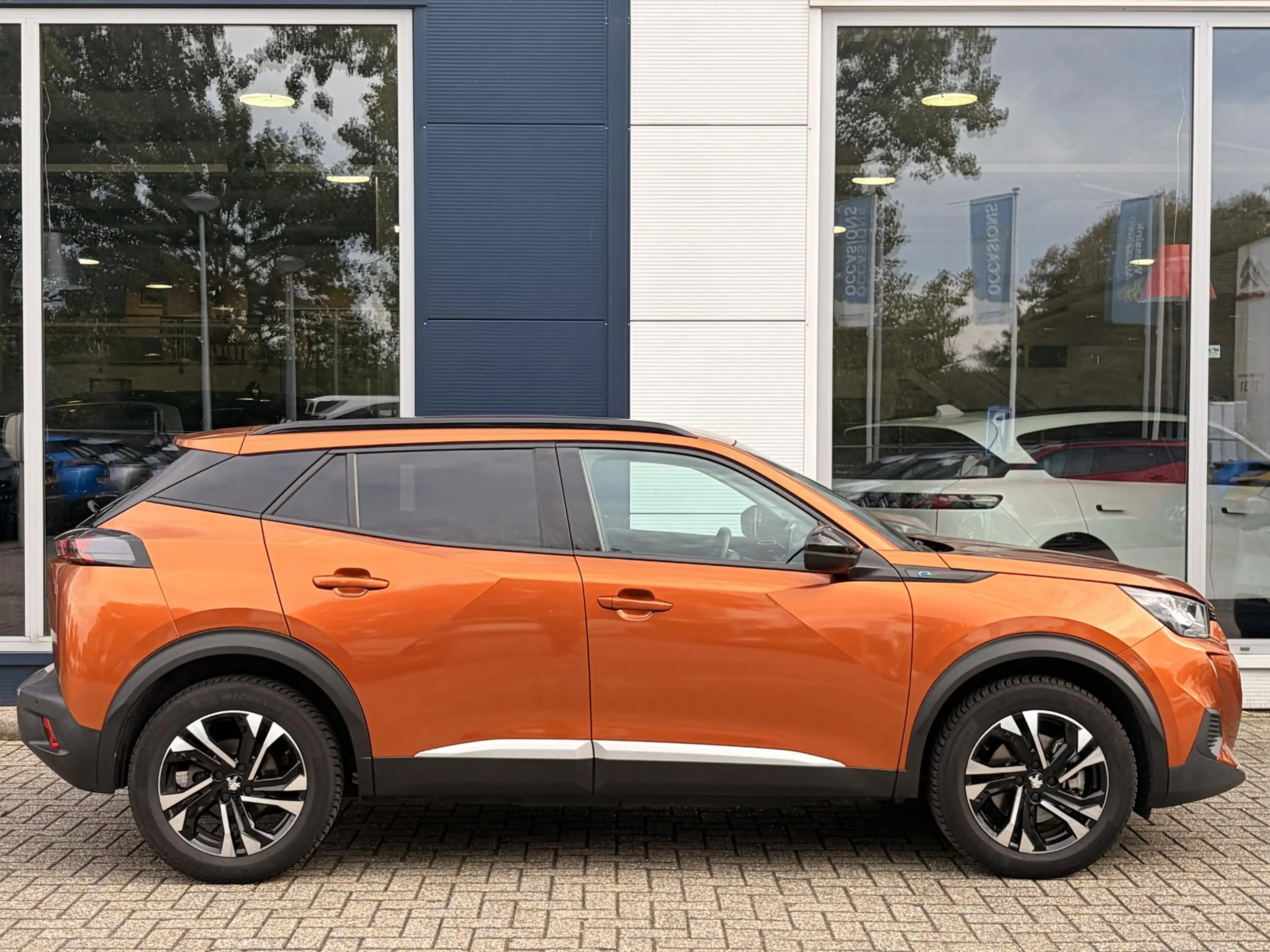 Peugeot e-2008 EV Allure Pack 50 kWh Apple Carplay | Android Auto — photo 3
