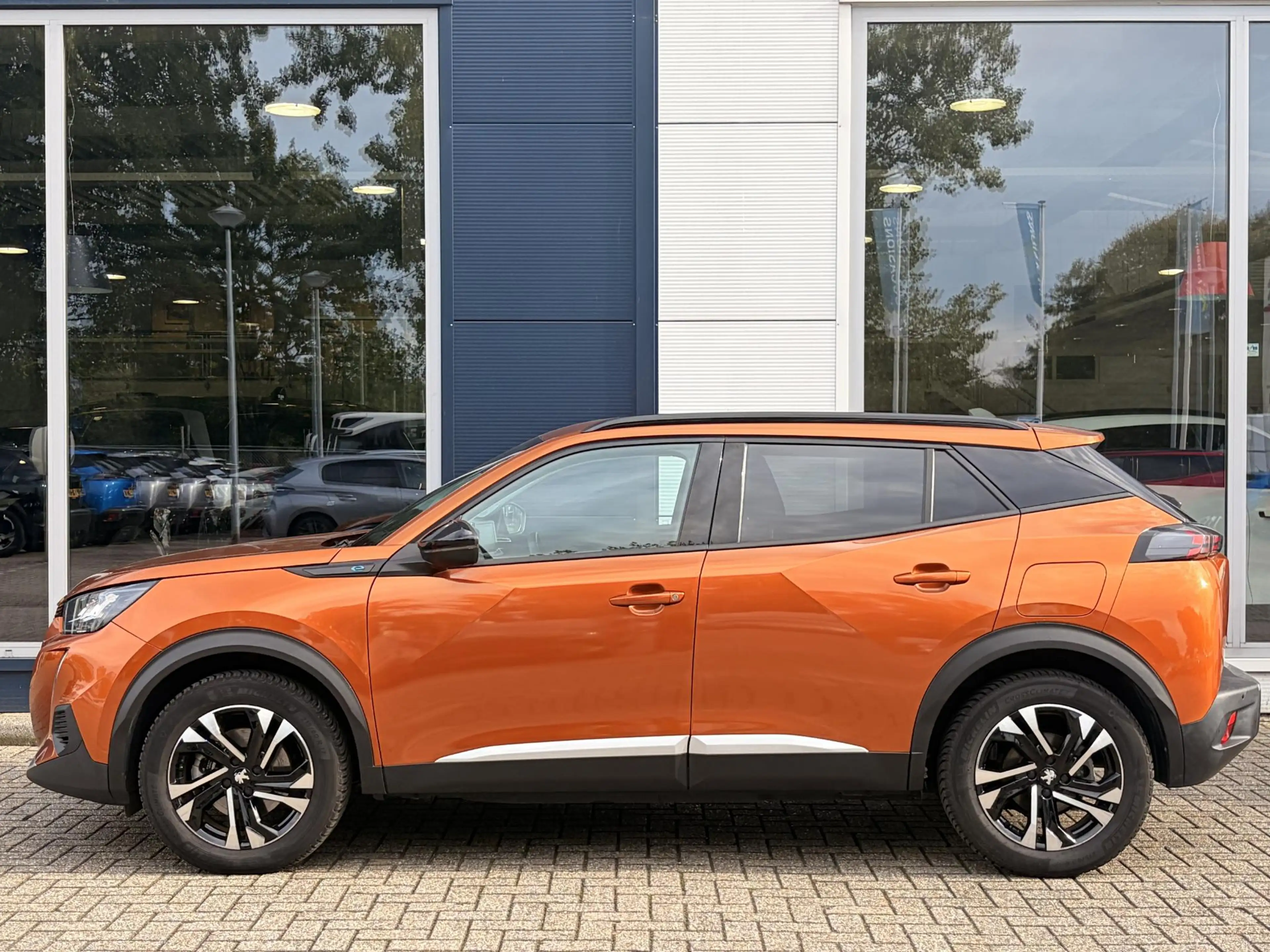 Peugeot e-2008 EV Allure Pack 50 kWh Apple Carplay | Android Auto — photo 4