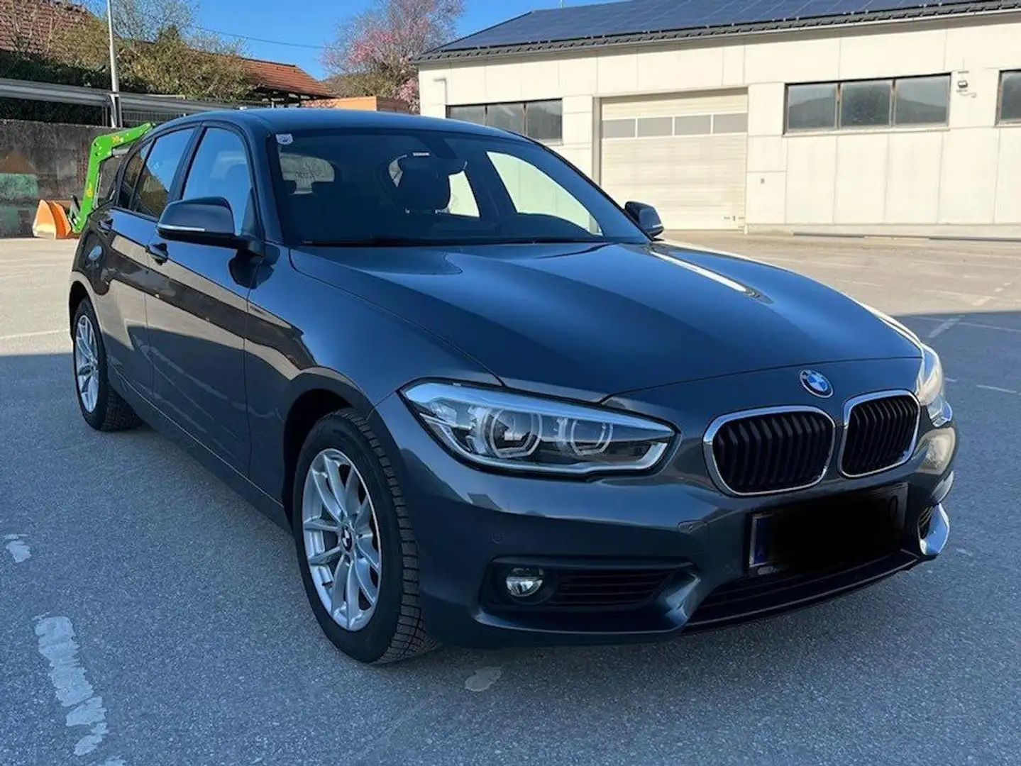 BMW 118 118d xDrive Advantage Grau - 1