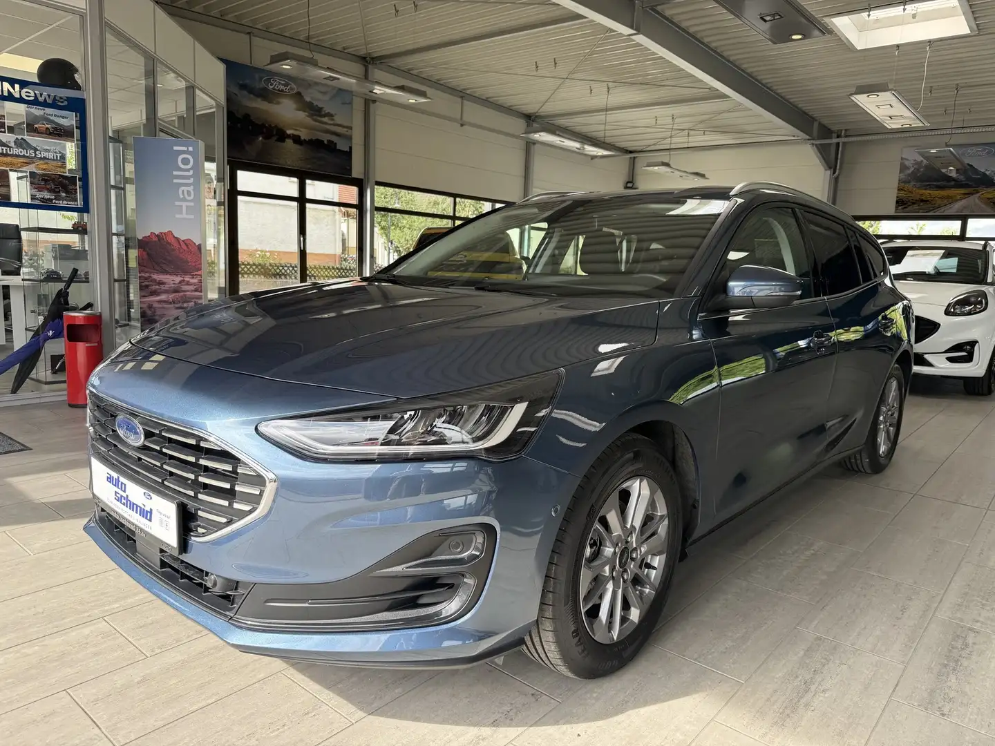 Ford Focus Turnier Titanium Bleu - 1