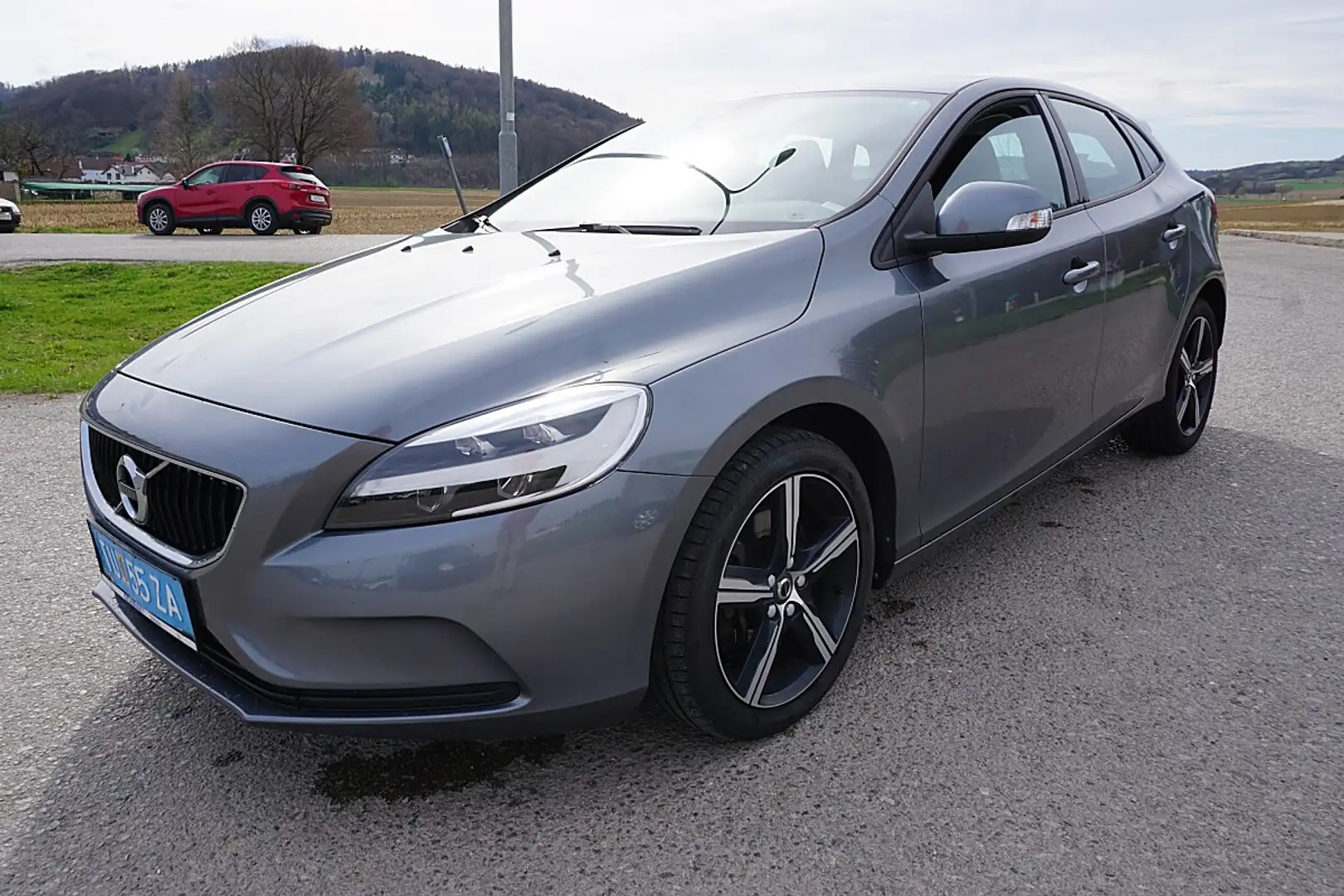 Volvo V40 D3 Kinetic Grau - 2