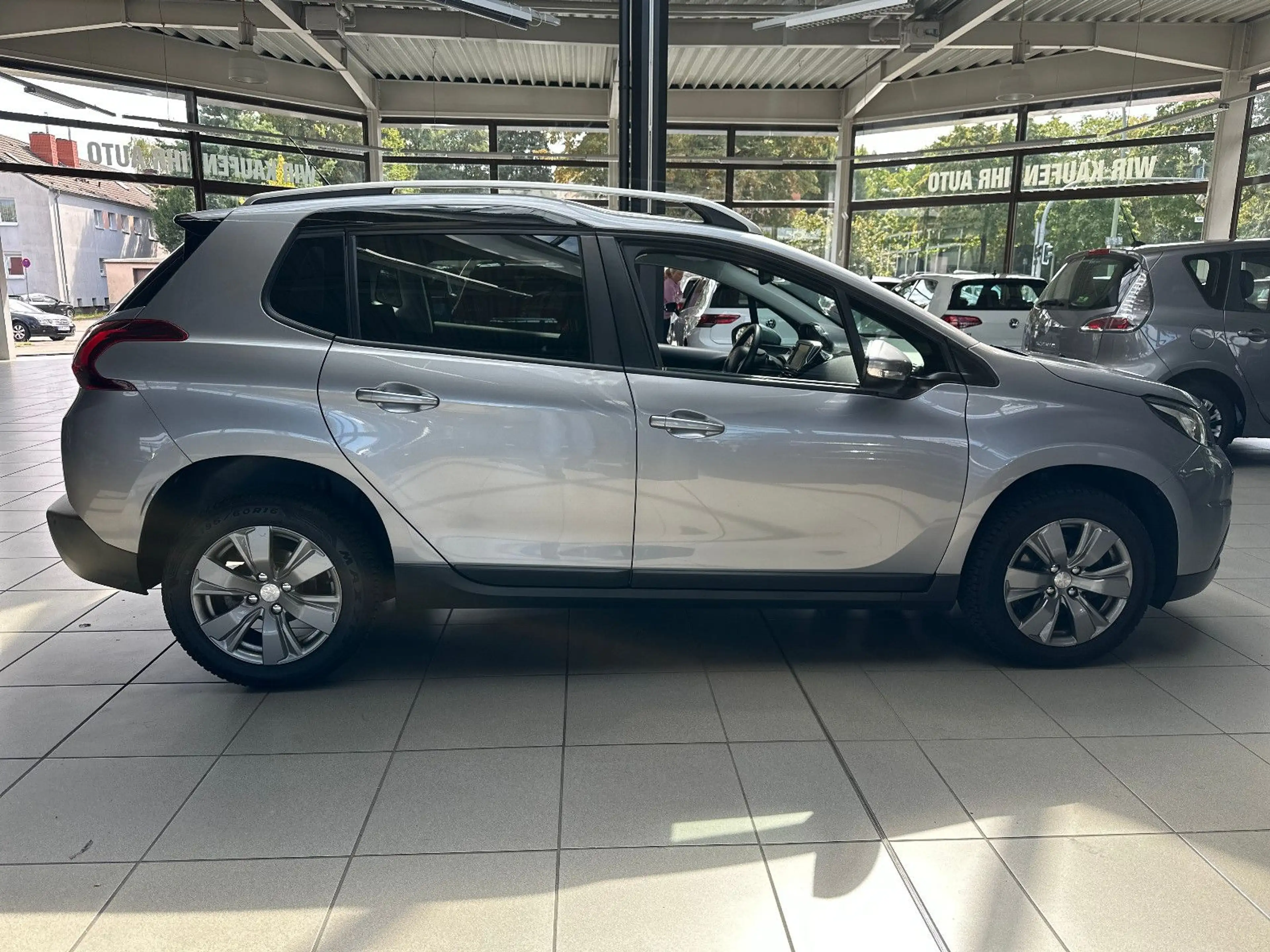 Peugeot 2008 Active Navi PDC SHZ Cam USB — photo 7