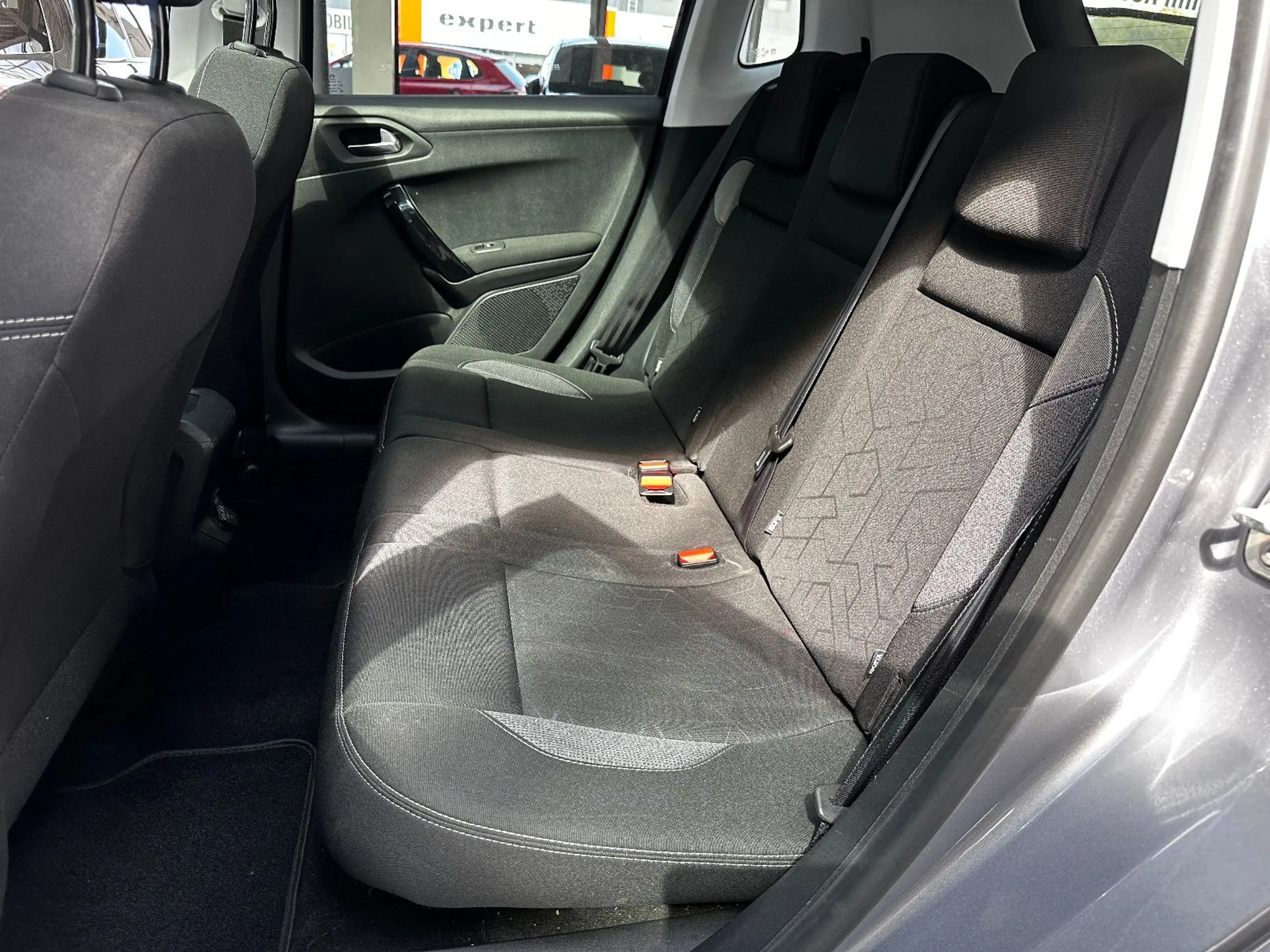 Peugeot 2008 Active Navi PDC SHZ Cam USB — photo 11