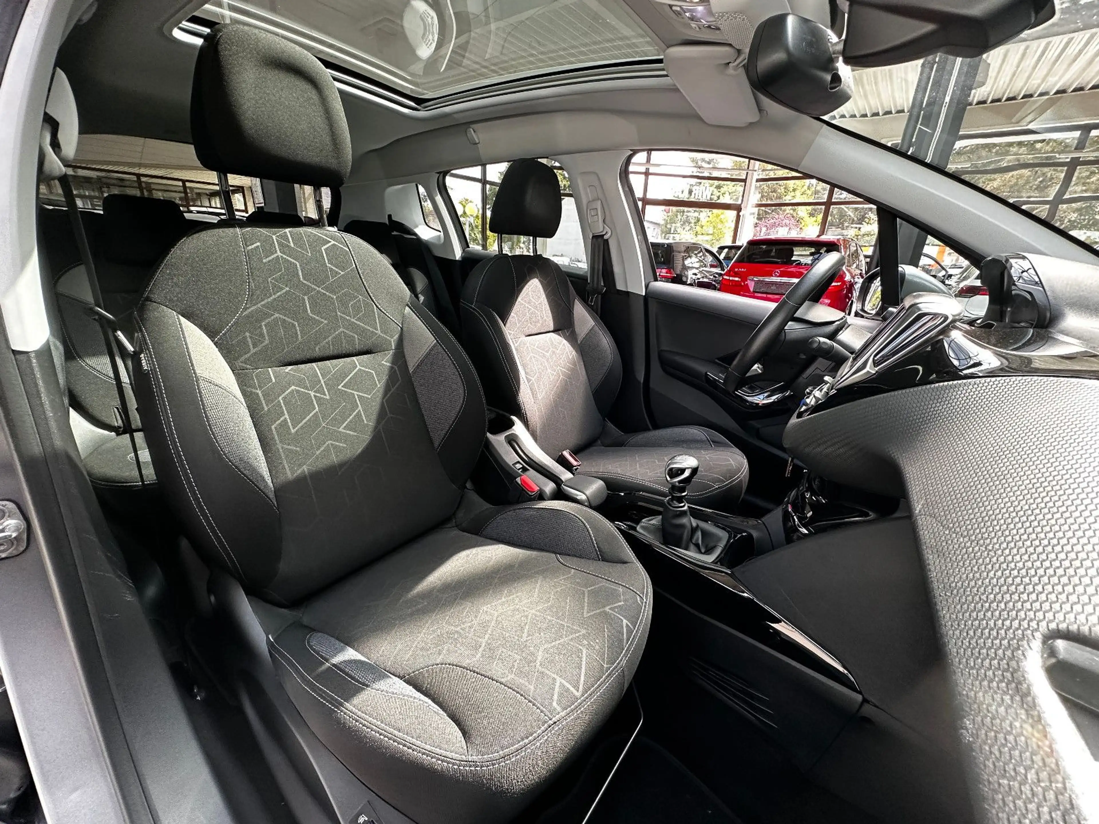 Peugeot 2008 Active Navi PDC SHZ Cam USB — photo 10