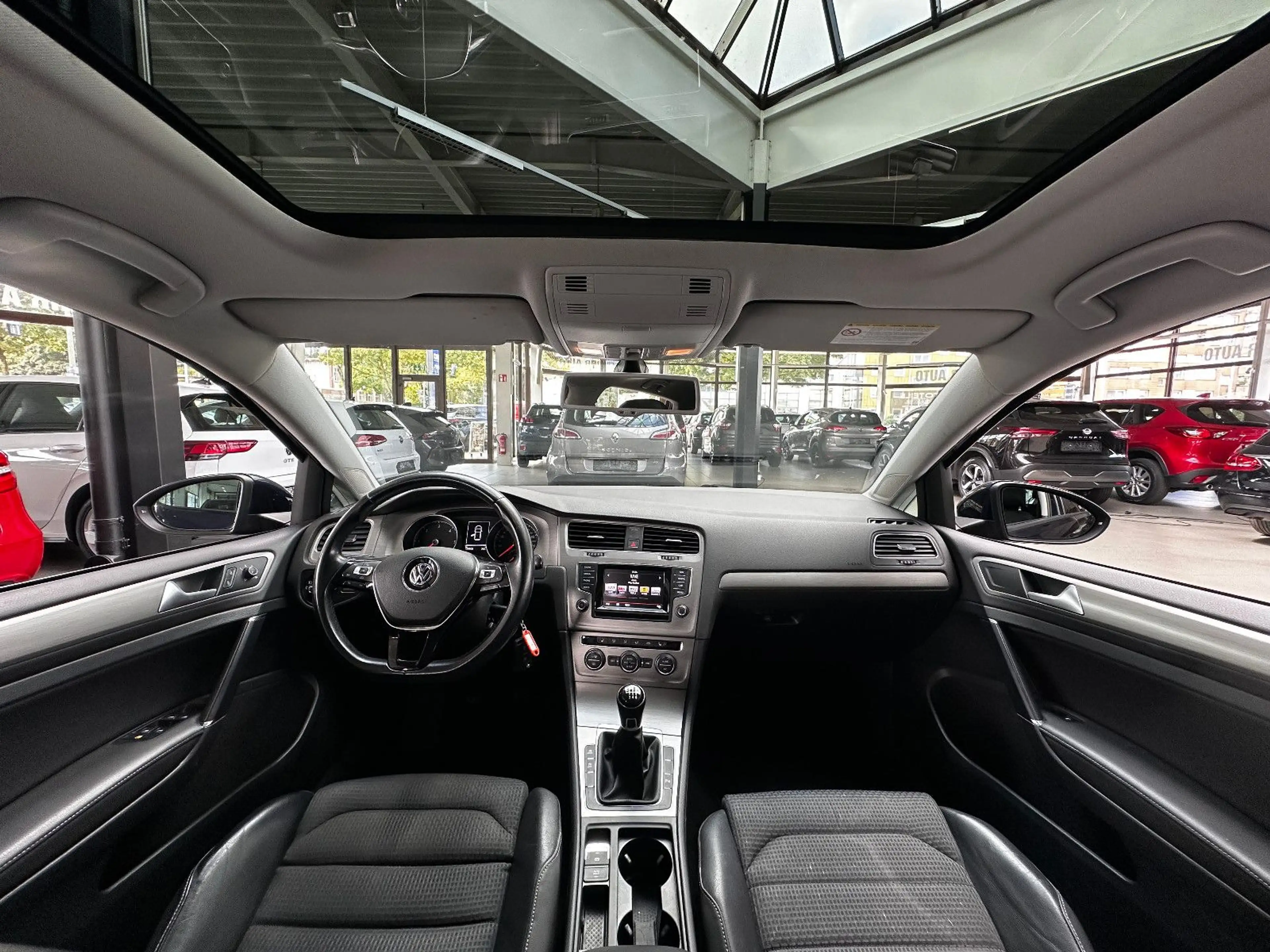 Peugeot 2008 Active Navi PDC SHZ Cam USB — photo 13