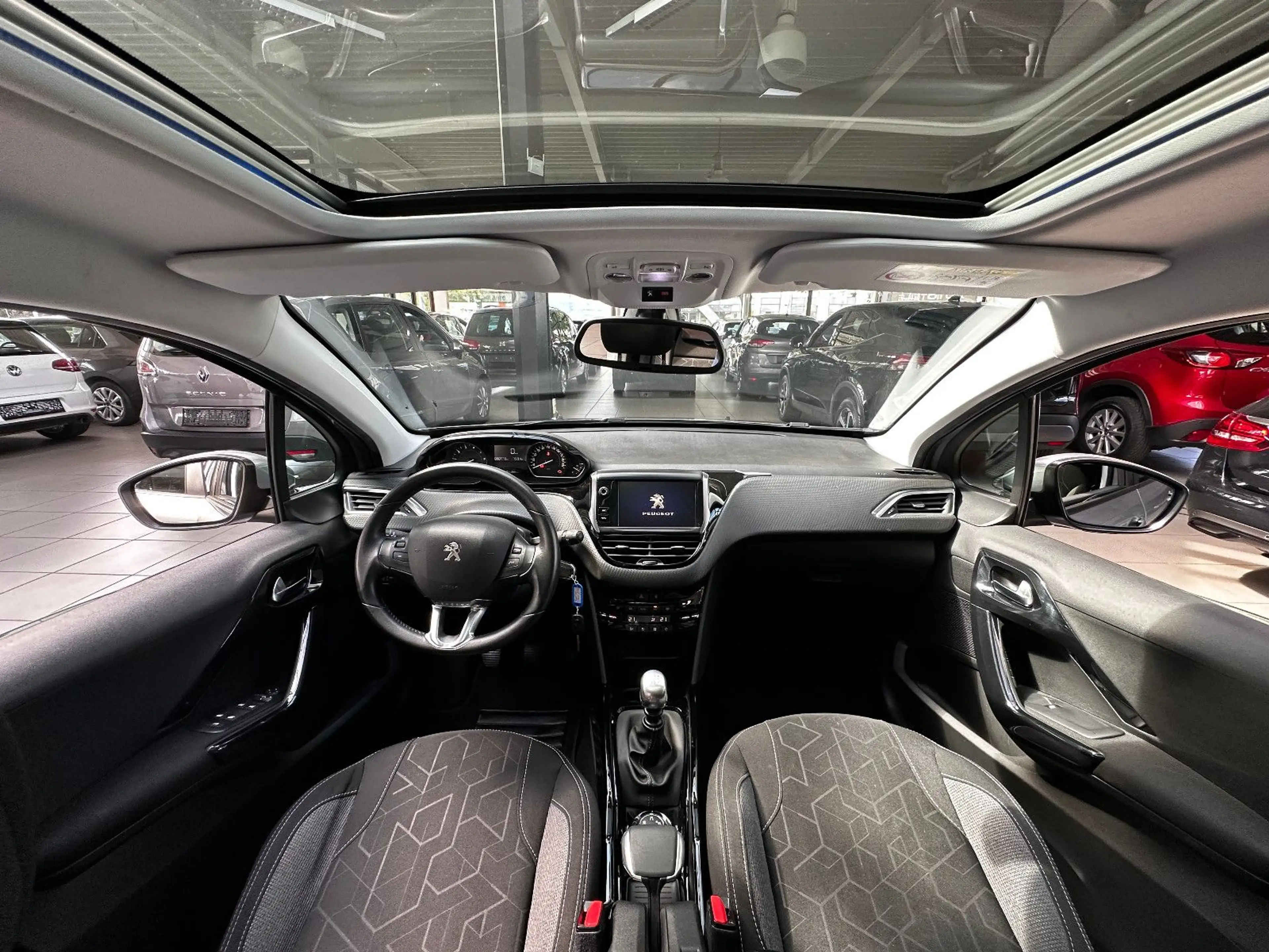 Peugeot 2008 Active Navi PDC SHZ Cam USB — photo 15