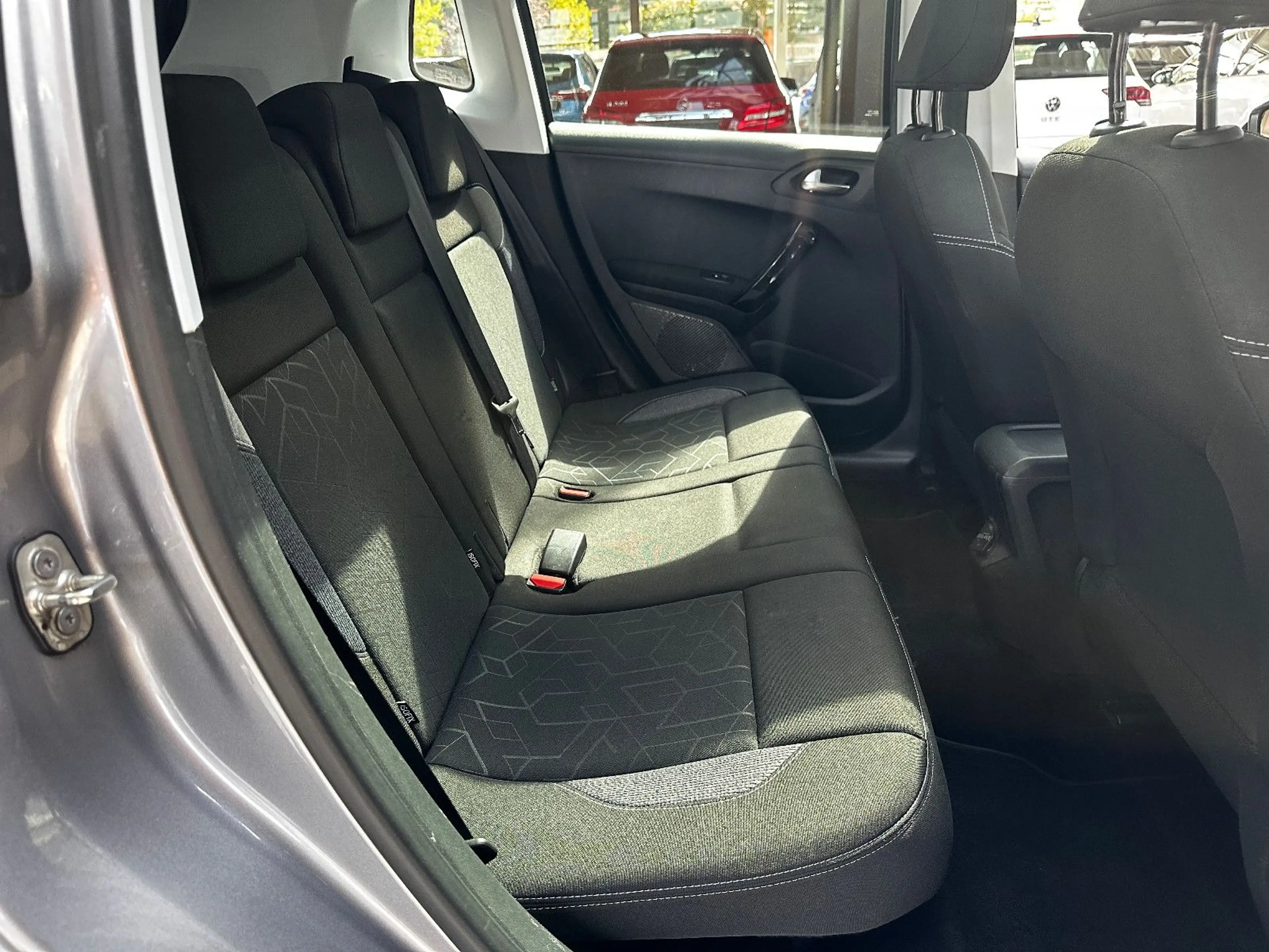 Peugeot 2008 Active Navi PDC SHZ Cam USB — photo 12