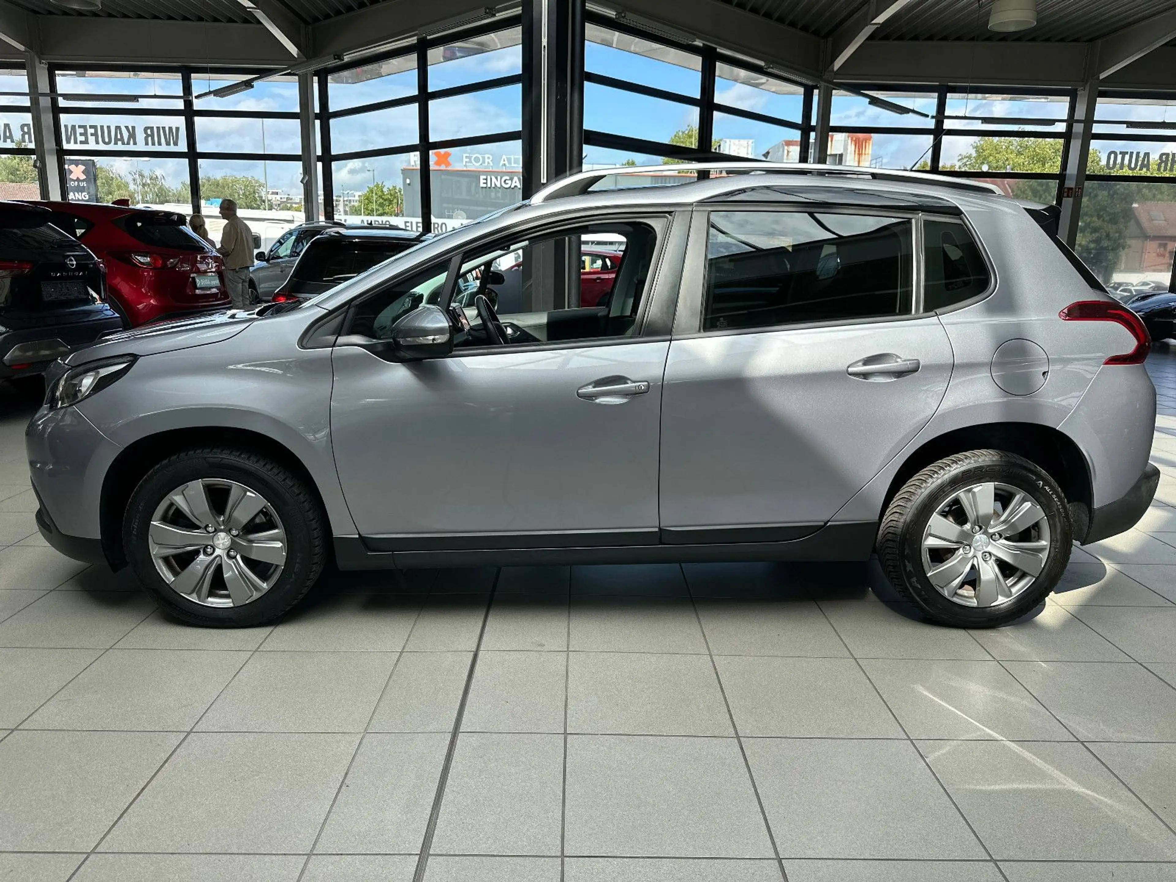 Peugeot 2008 Active Navi PDC SHZ Cam USB — photo 8