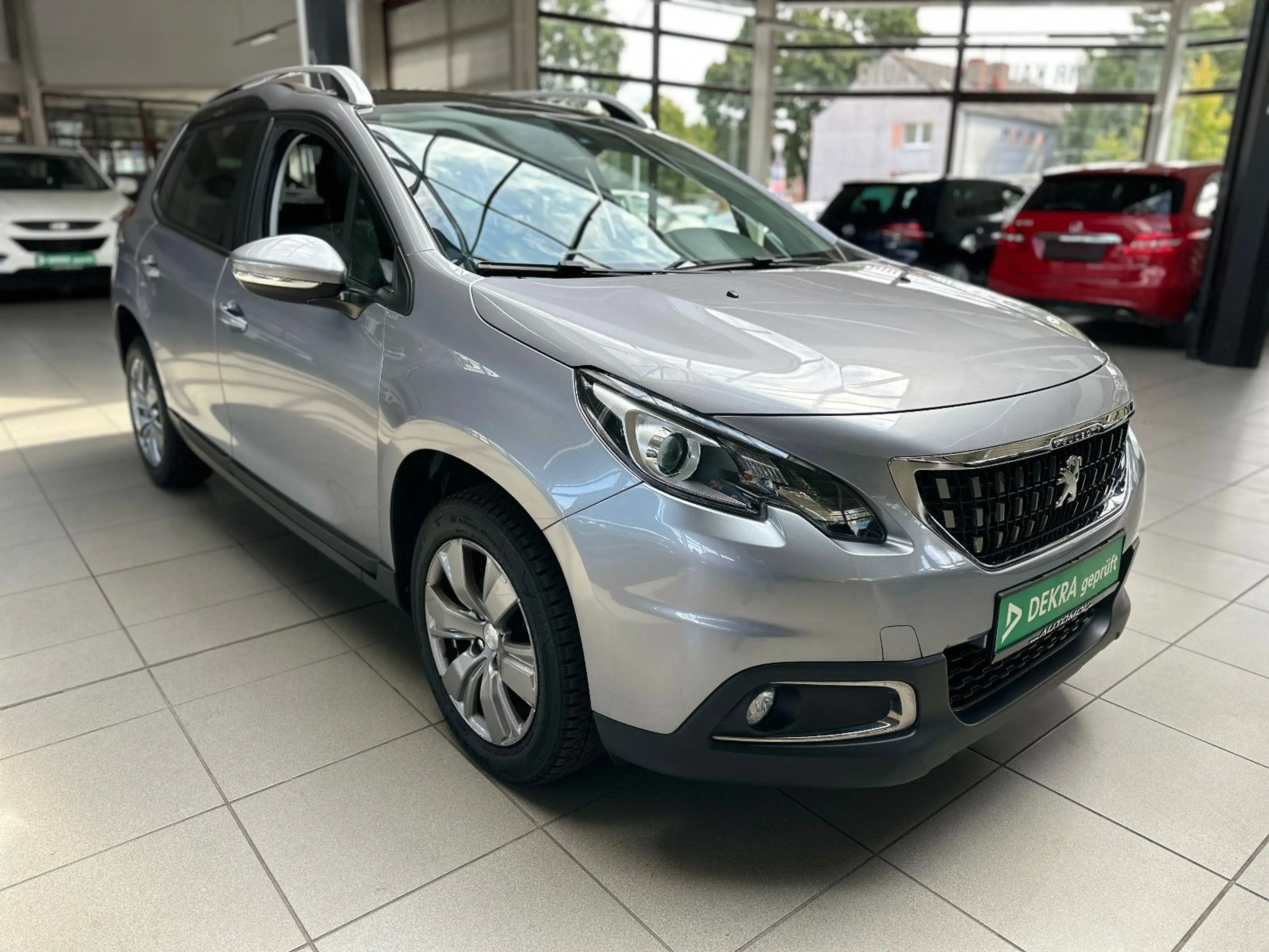 Peugeot 2008 Active Navi PDC SHZ Cam USB — photo 3