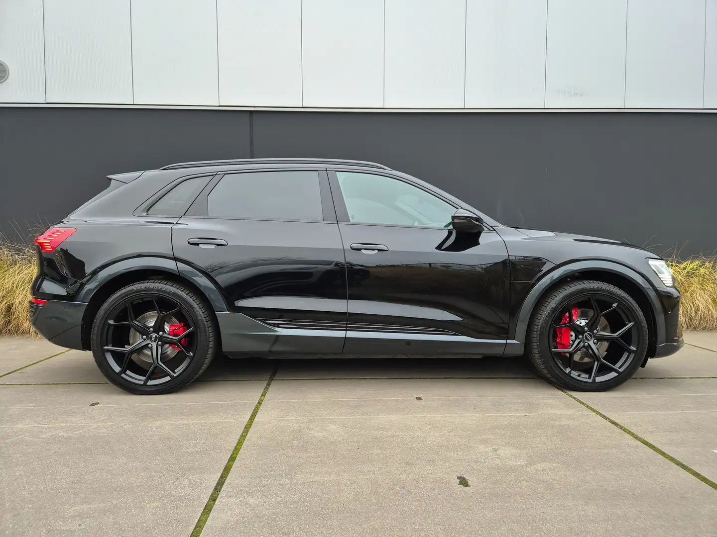 Audi Q8 e-tron 106 kWh 55 Quattro *KEYLESS*LUCHTVERING*HUD*MEMORY Schwarz - 2