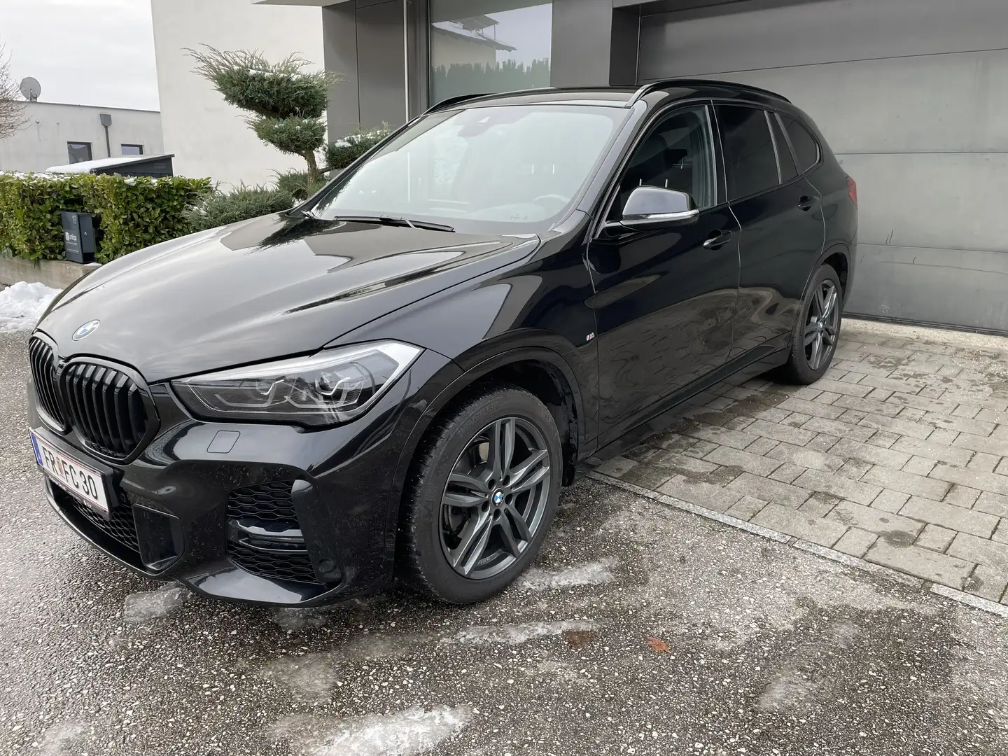BMW X1 X1 sDrive18i M Sport Schwarz - 1