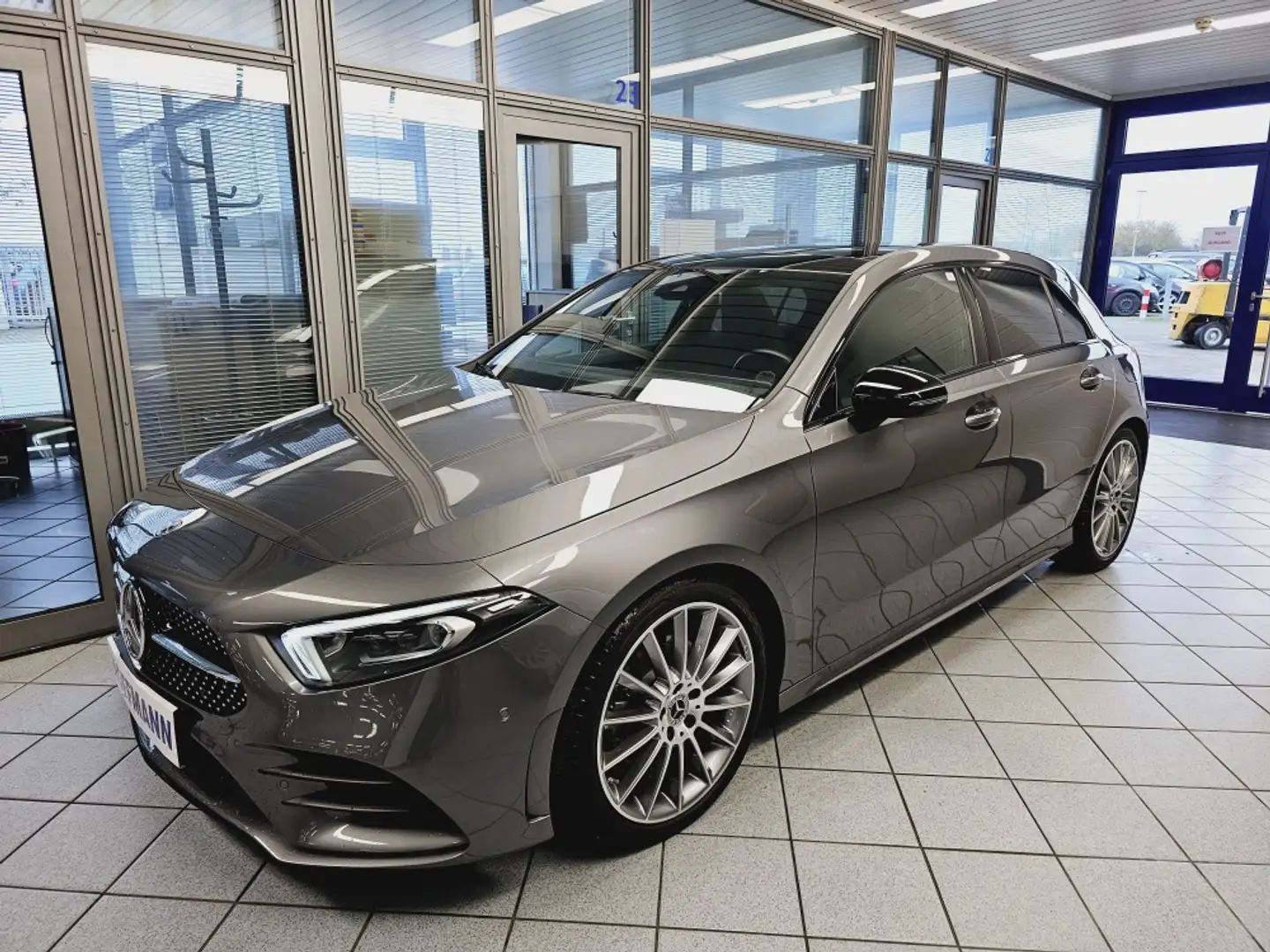 Mercedes-Benz A 220 AMG Line Navi,PDC+Kamera,Pano-SD,Sitzhzg. Сірий - 2