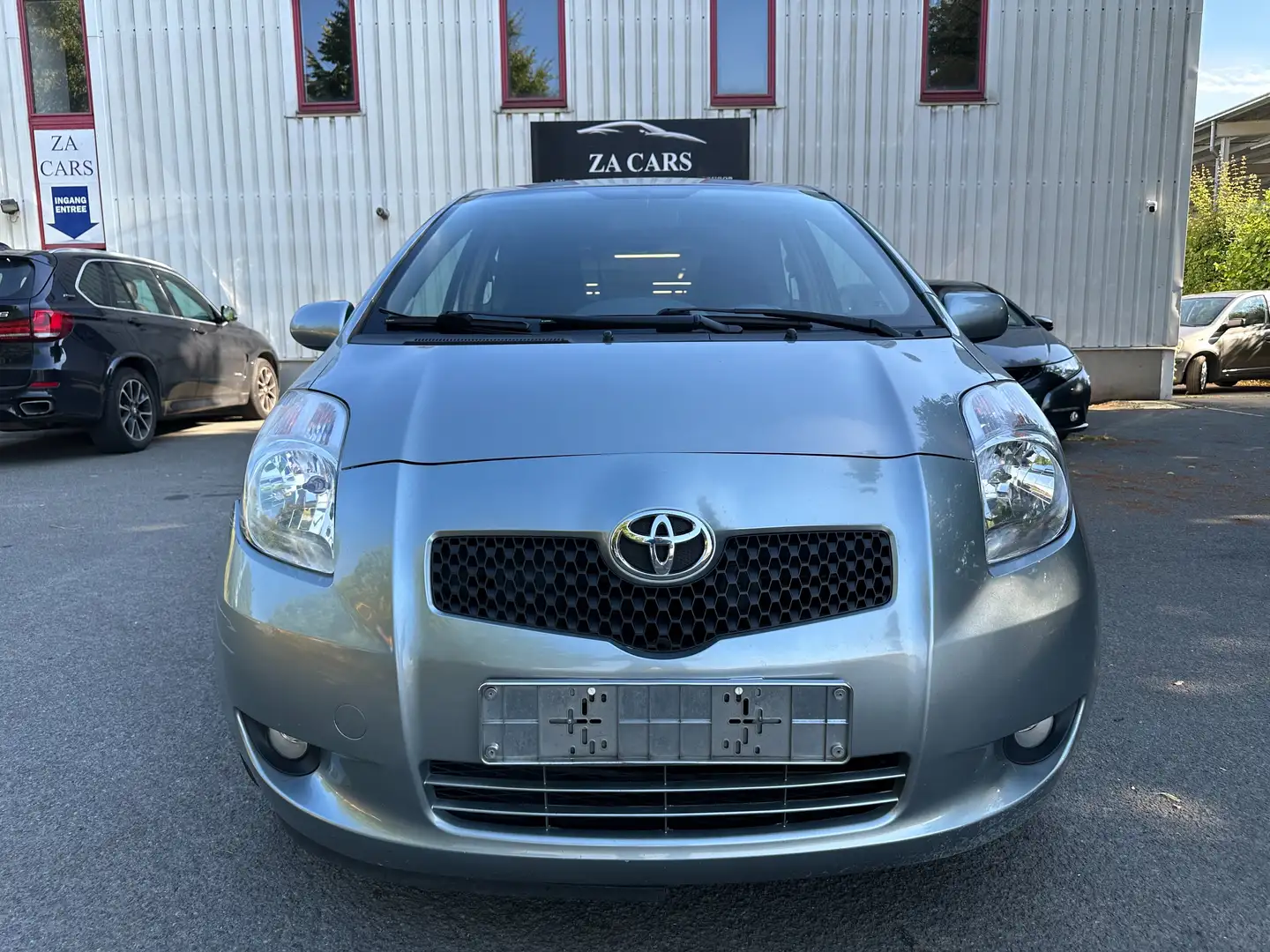 Toyota Yaris 1.3i VVT-i 16v Linea Sol / CT / garantie - 2