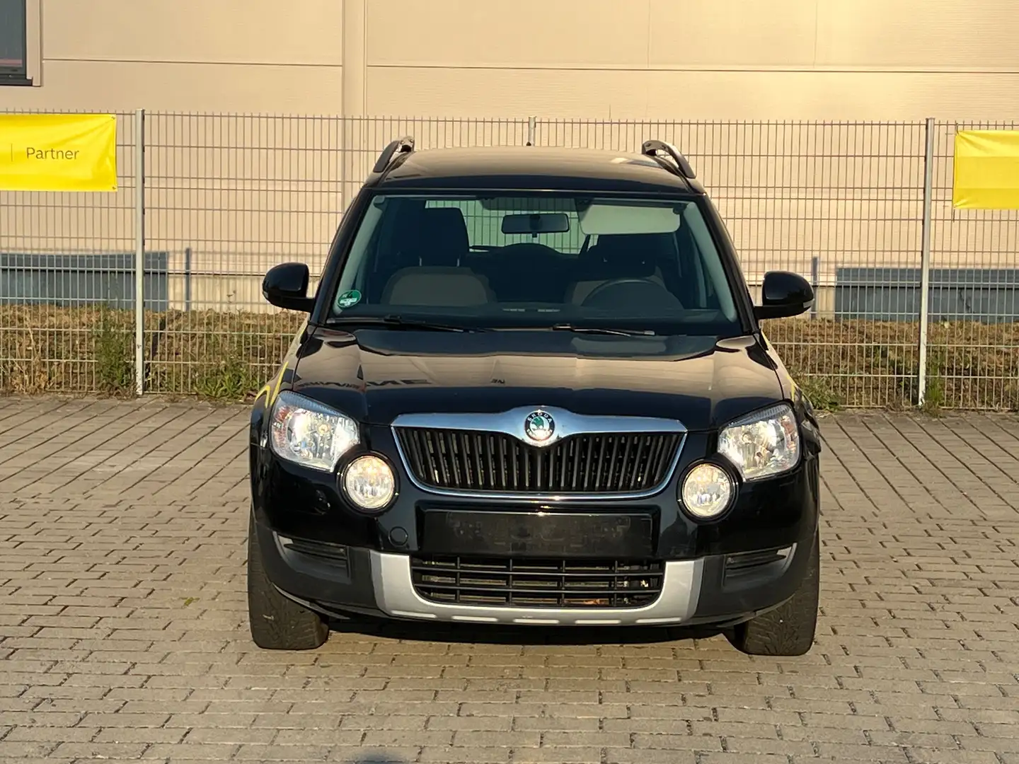 Skoda Yeti Active Plus Edition 4x4 2Hand klimatronik AHK Navi Noir - 2