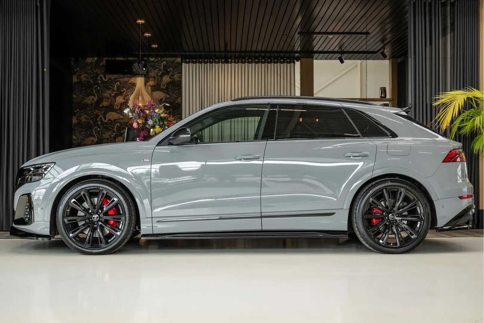 Audi Q8 60 TFSI e S Competition | Carbon binnen en buiten Grijs - 2
