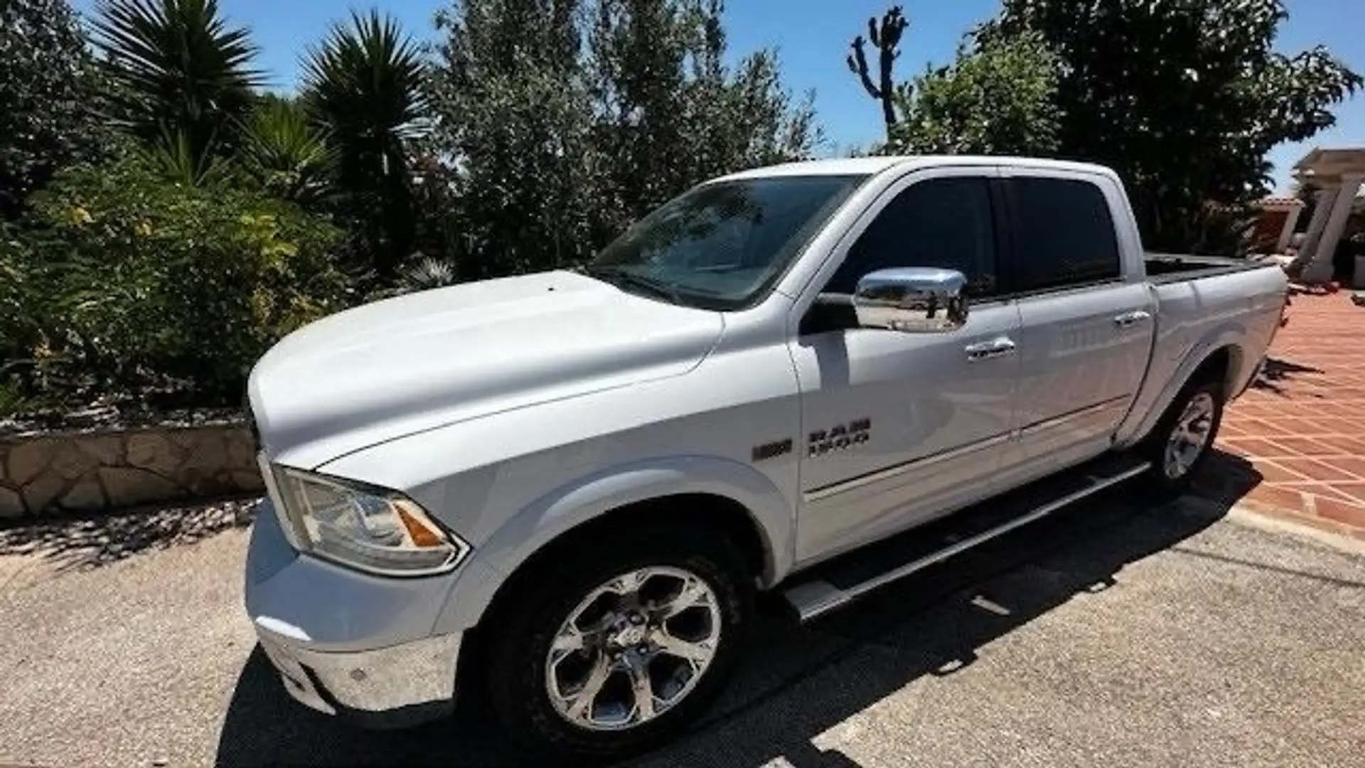 Dodge RAM 5.7 CREWCAB LARAMIE Blanco - 1