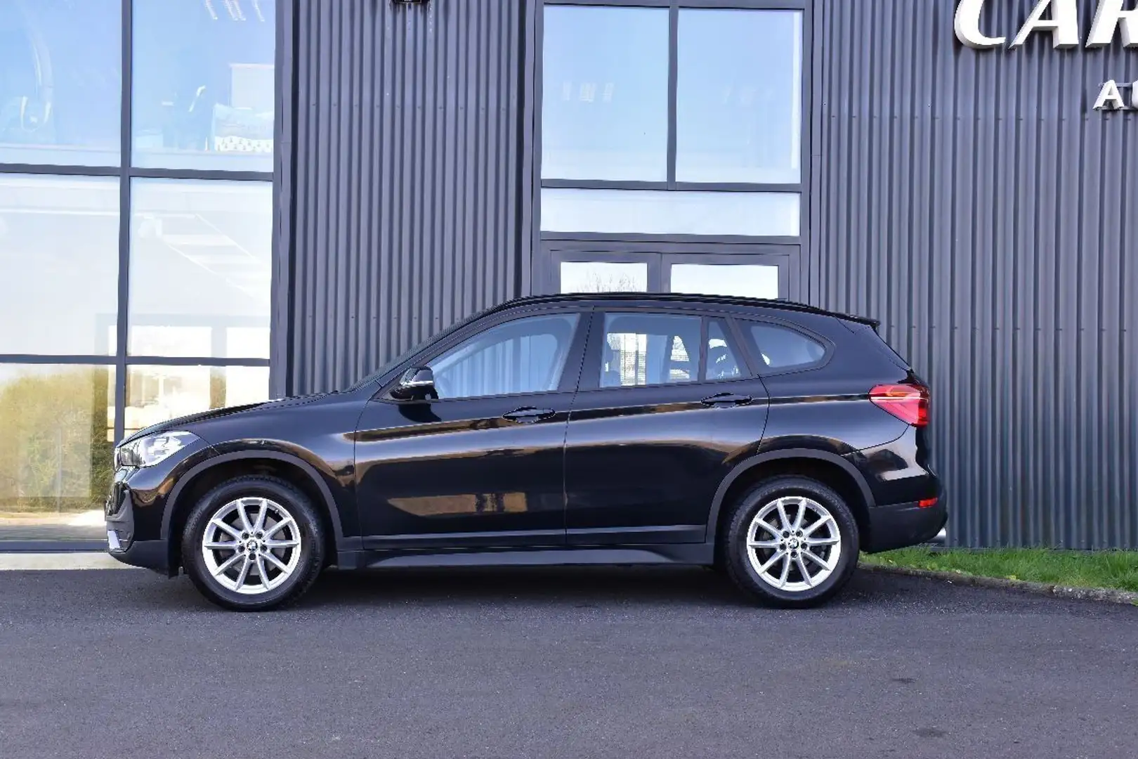 BMW X1 (F48) (2) SDRIVE18D LOUNGE BVA8 Schwarz - 2