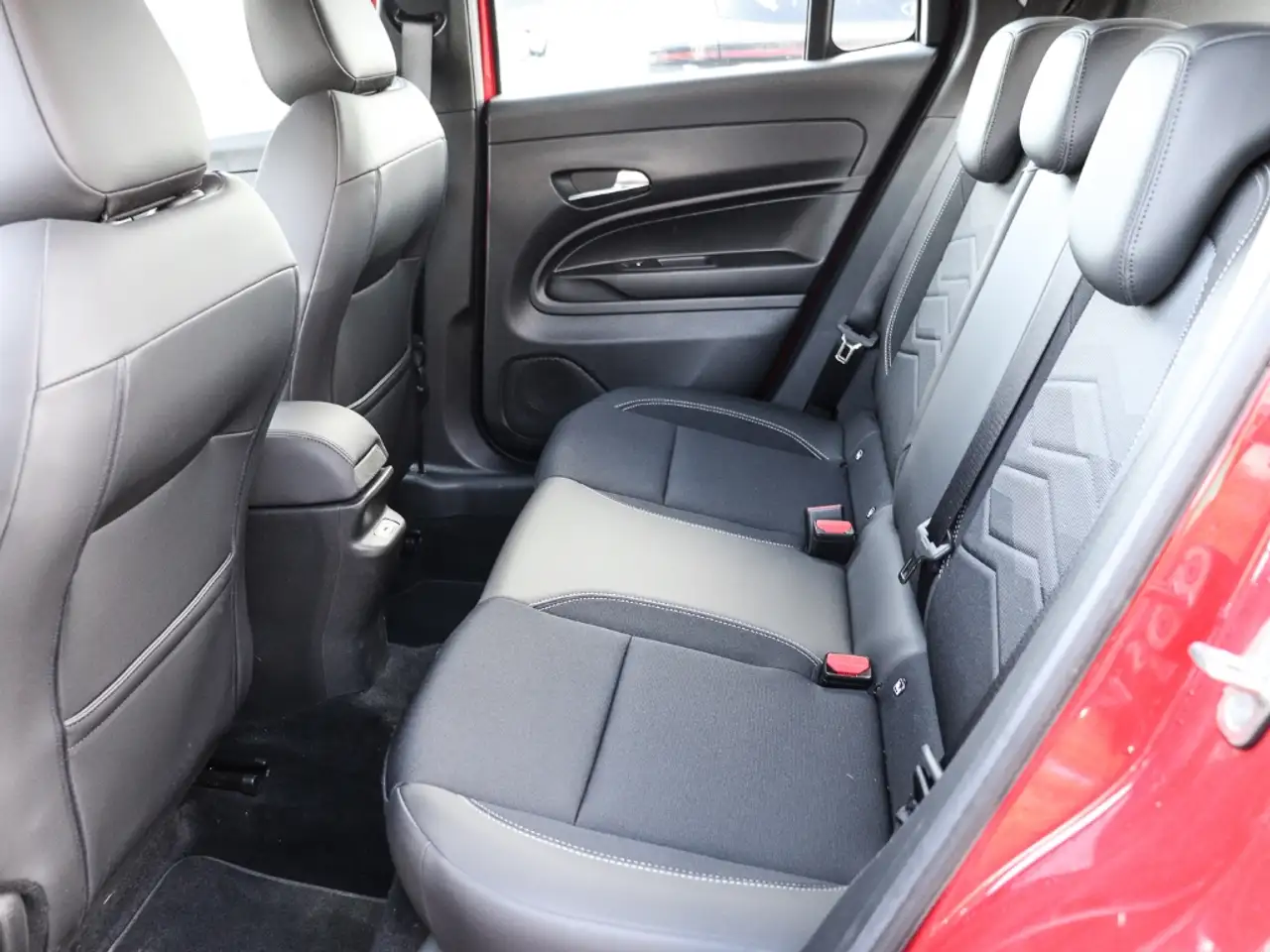 Jeep Avenger Altitude Electric Elektro LED Apple CarPlay Androi 13