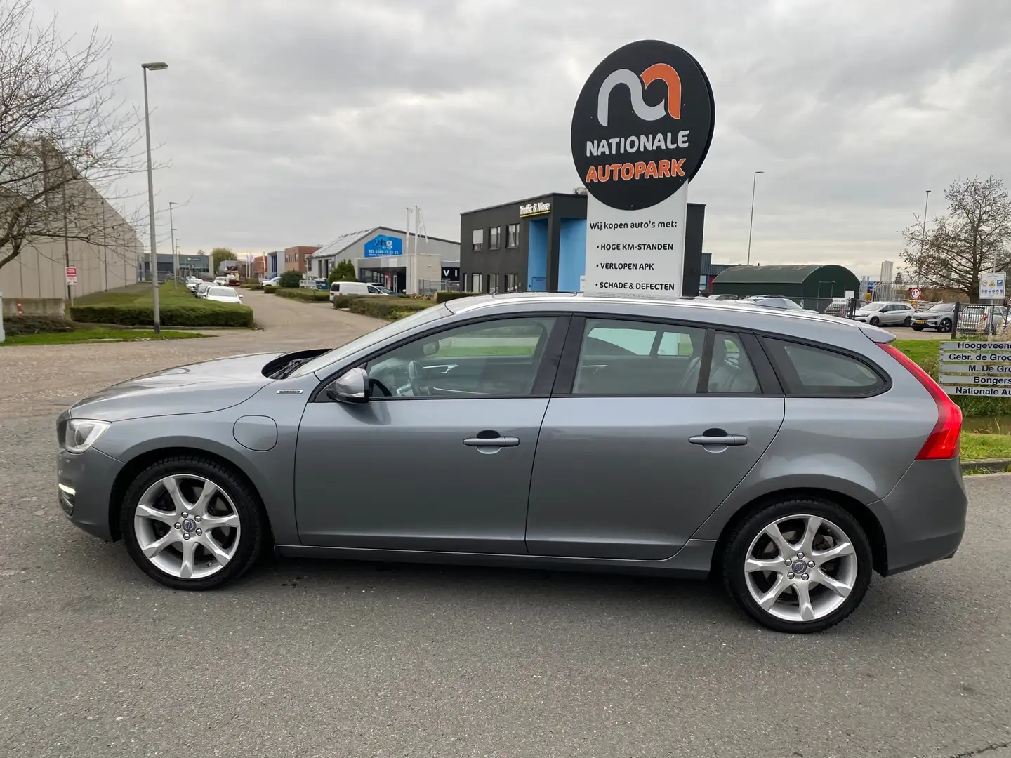 Volvo V60 2016 * 2.4 D5 Twin Engine Special Edition * AUTOMA Grijs - 2