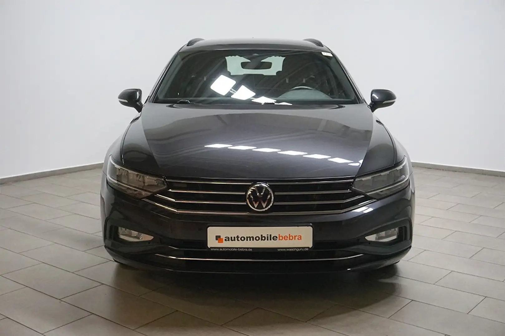 Volkswagen Passat 2.0TDI DSG Business Navi LED AHK PDC 16 Grijs - 2