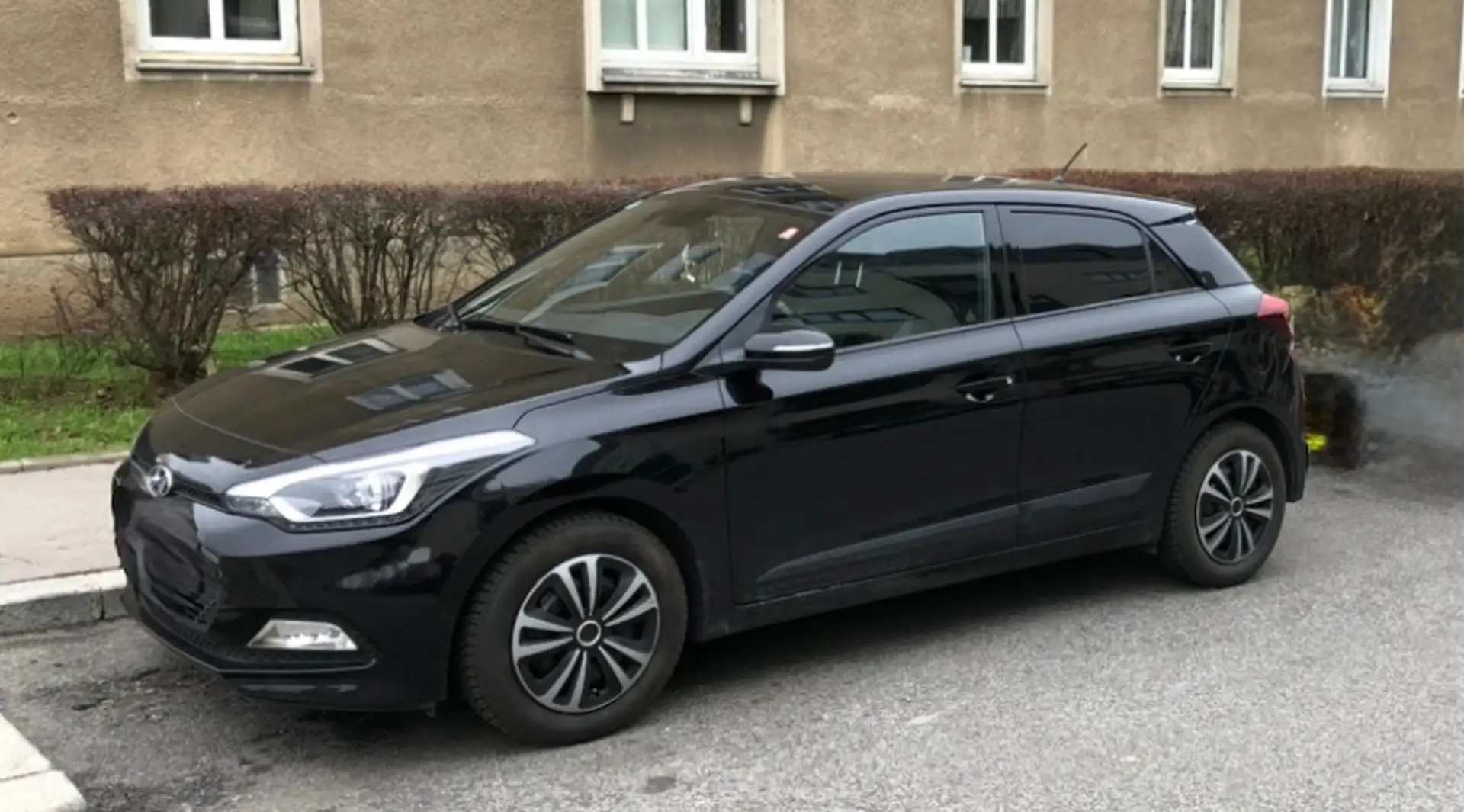 Hyundai i20 i20 1,25 Edition 25 Edition 25 Schwarz - 2