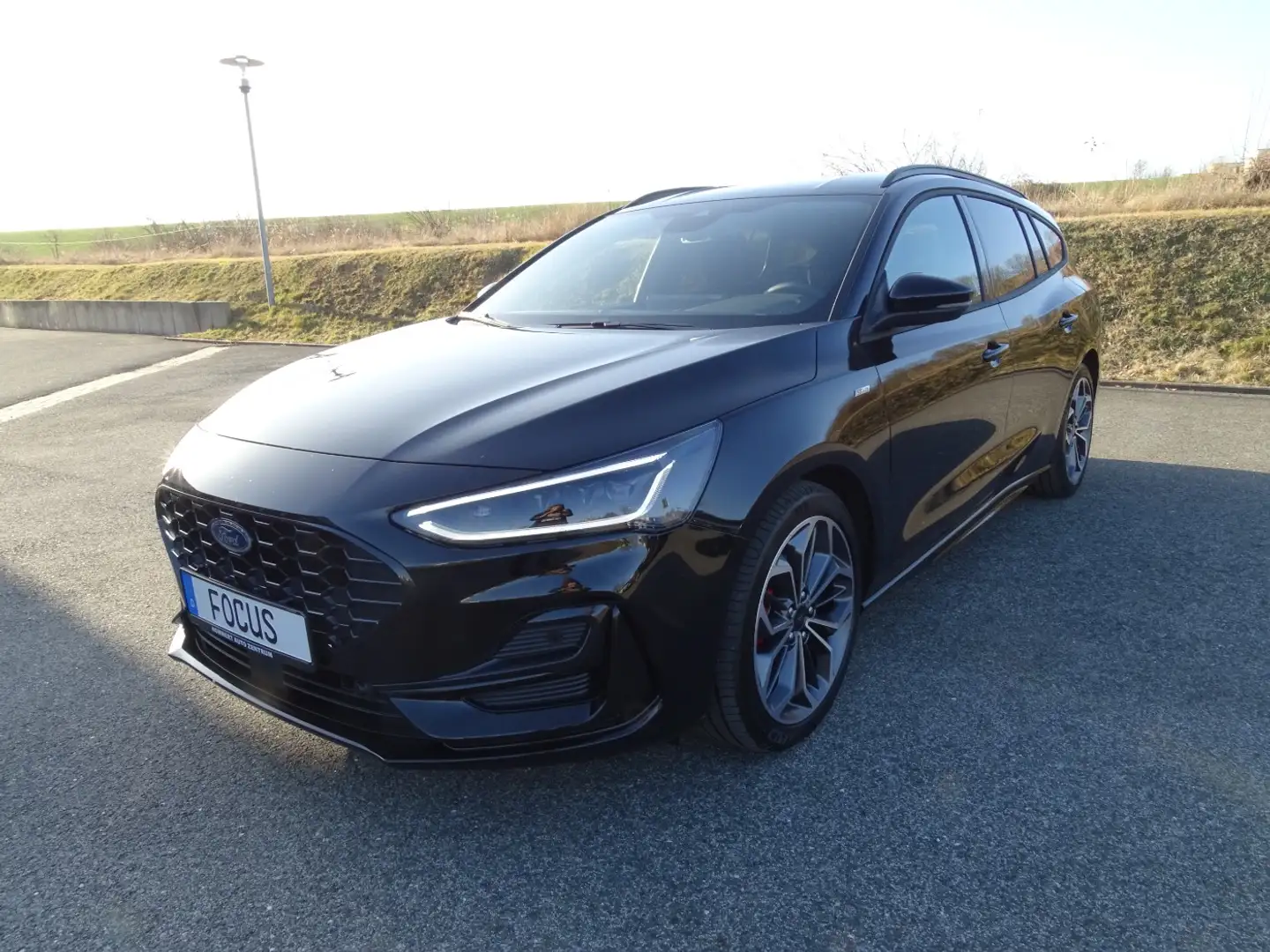 Ford Focus ST-Line X Turnier Mild-Hybrid Navi Kam AHK Schwarz - 2