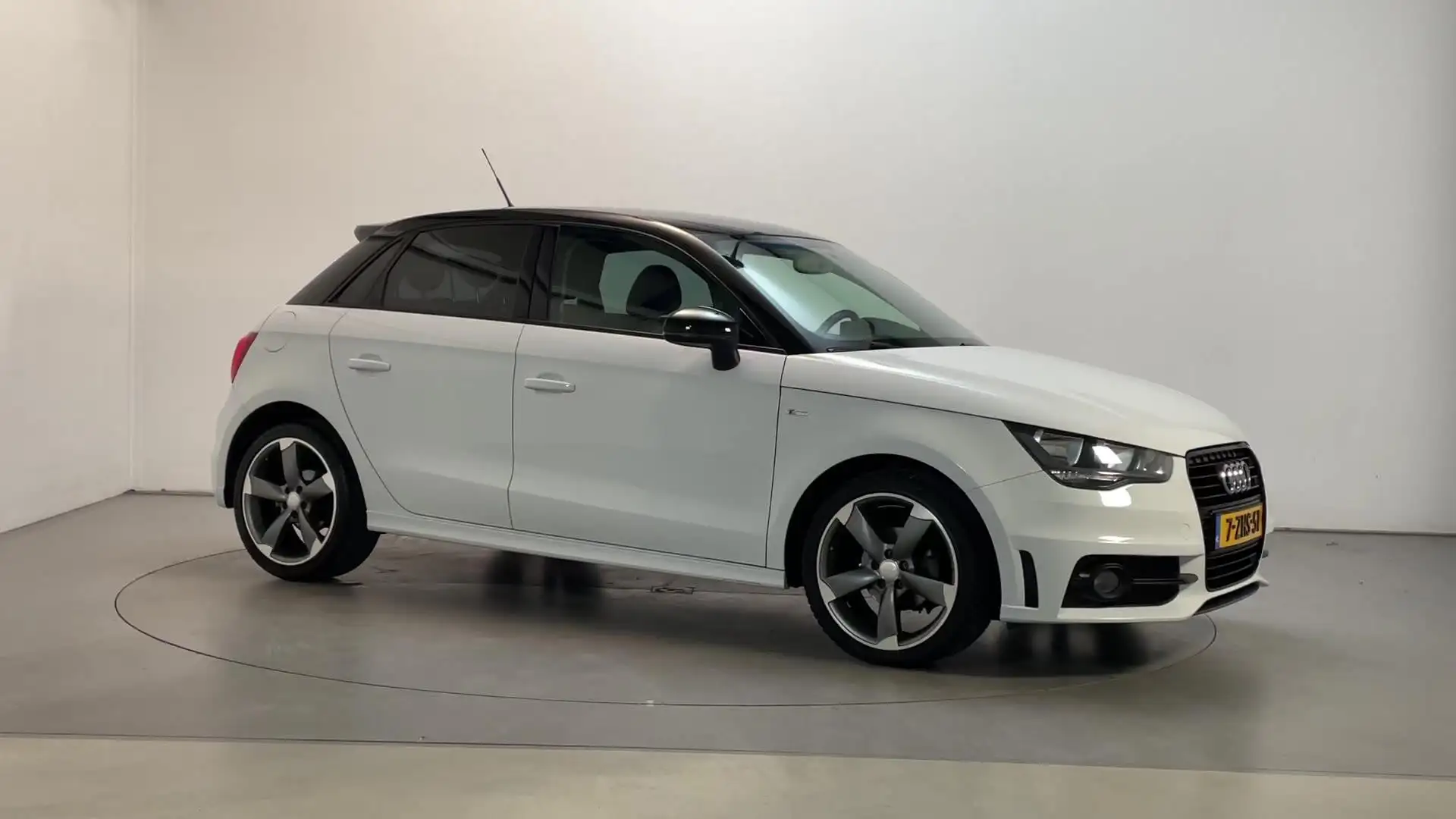 Audi A1 Sportback 1.2 TFSI Admired Navigatie Airco Cruise Wit - 1