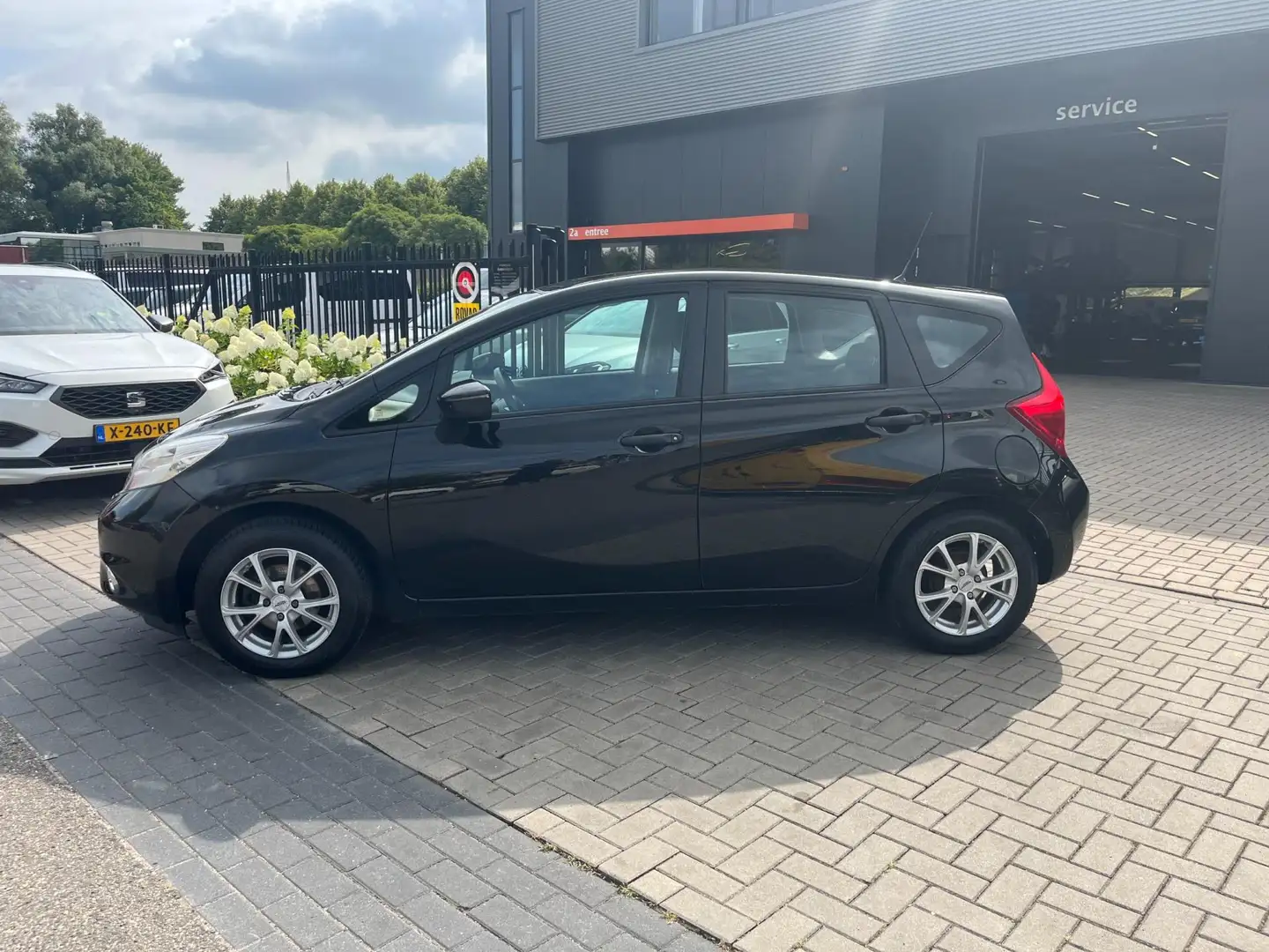 Nissan Note 1.2 Connect Edition, airco, ketting vervangen Zwart - 2