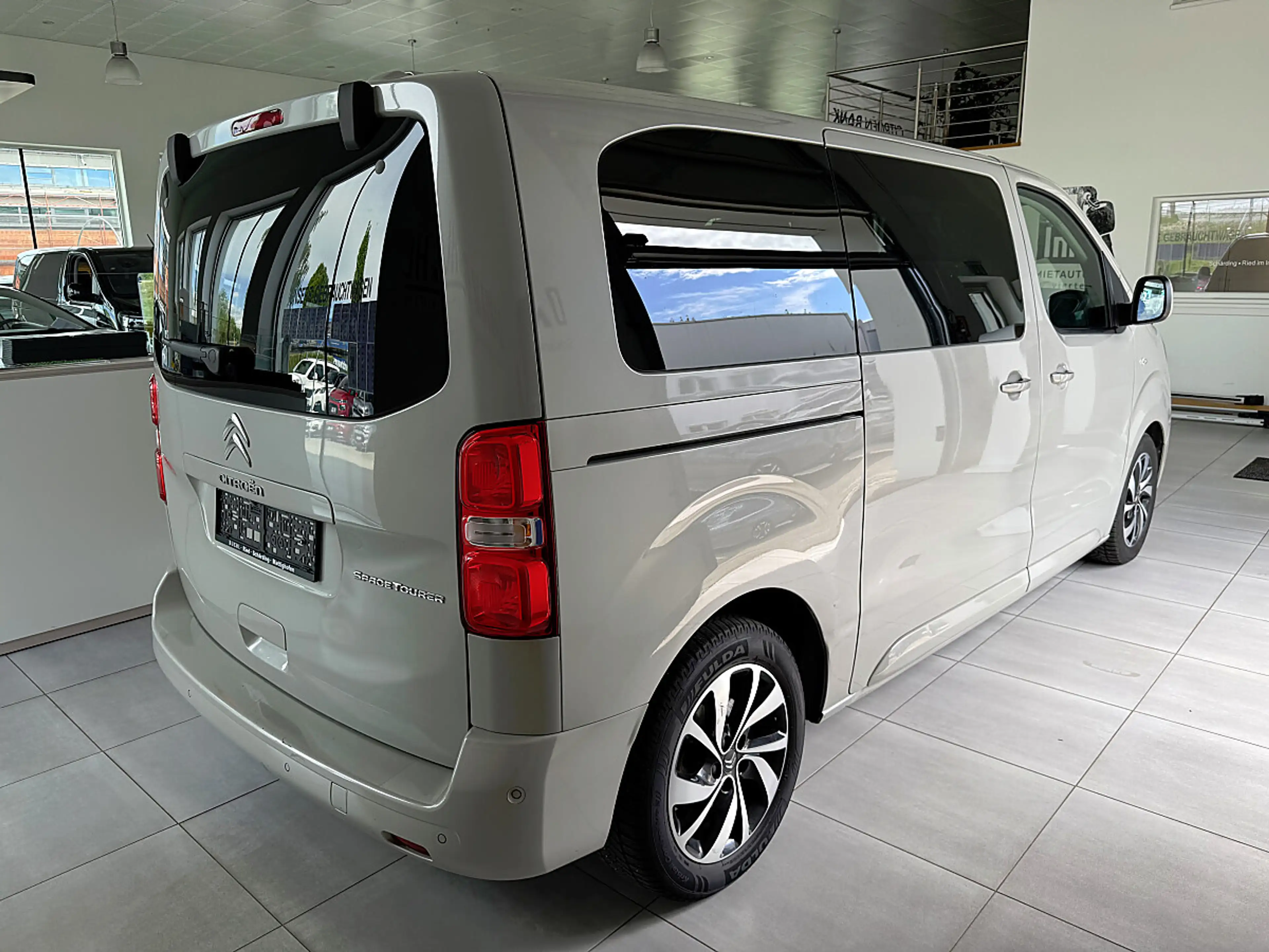 Citroen Spacetourer BlueHDI 180 S&S EAT6 M Shine — photo 4