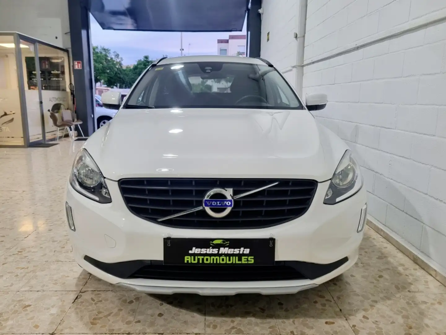 Volvo XC60 D3 Kinetic 150 Blanc - 2