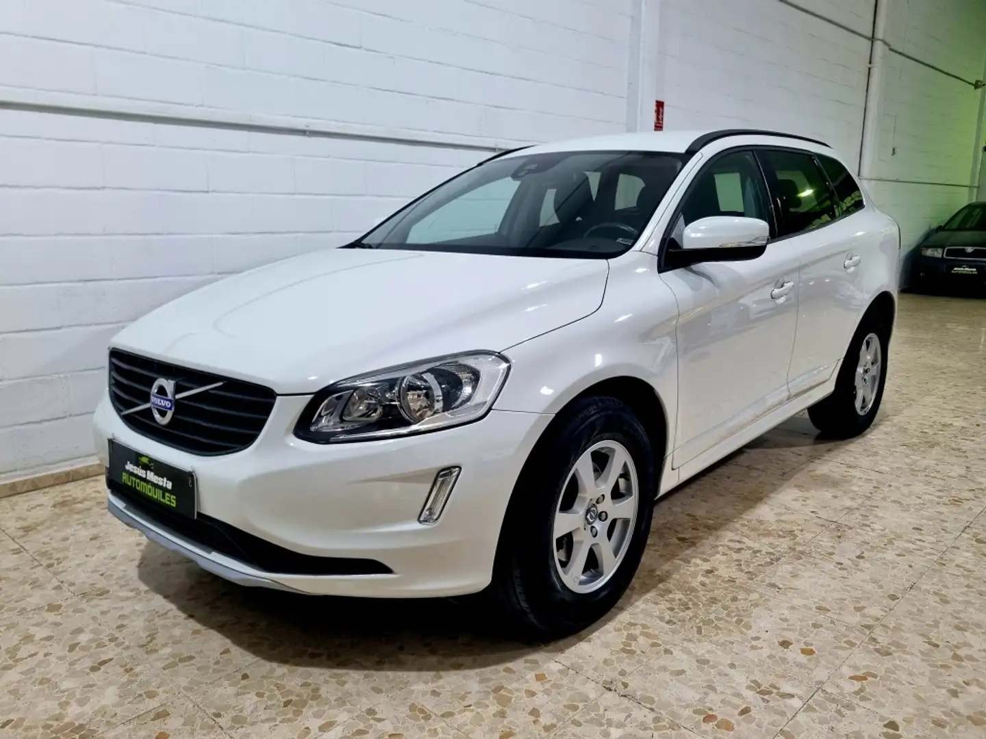 Volvo XC60 D3 Kinetic 150 Blanc - 1