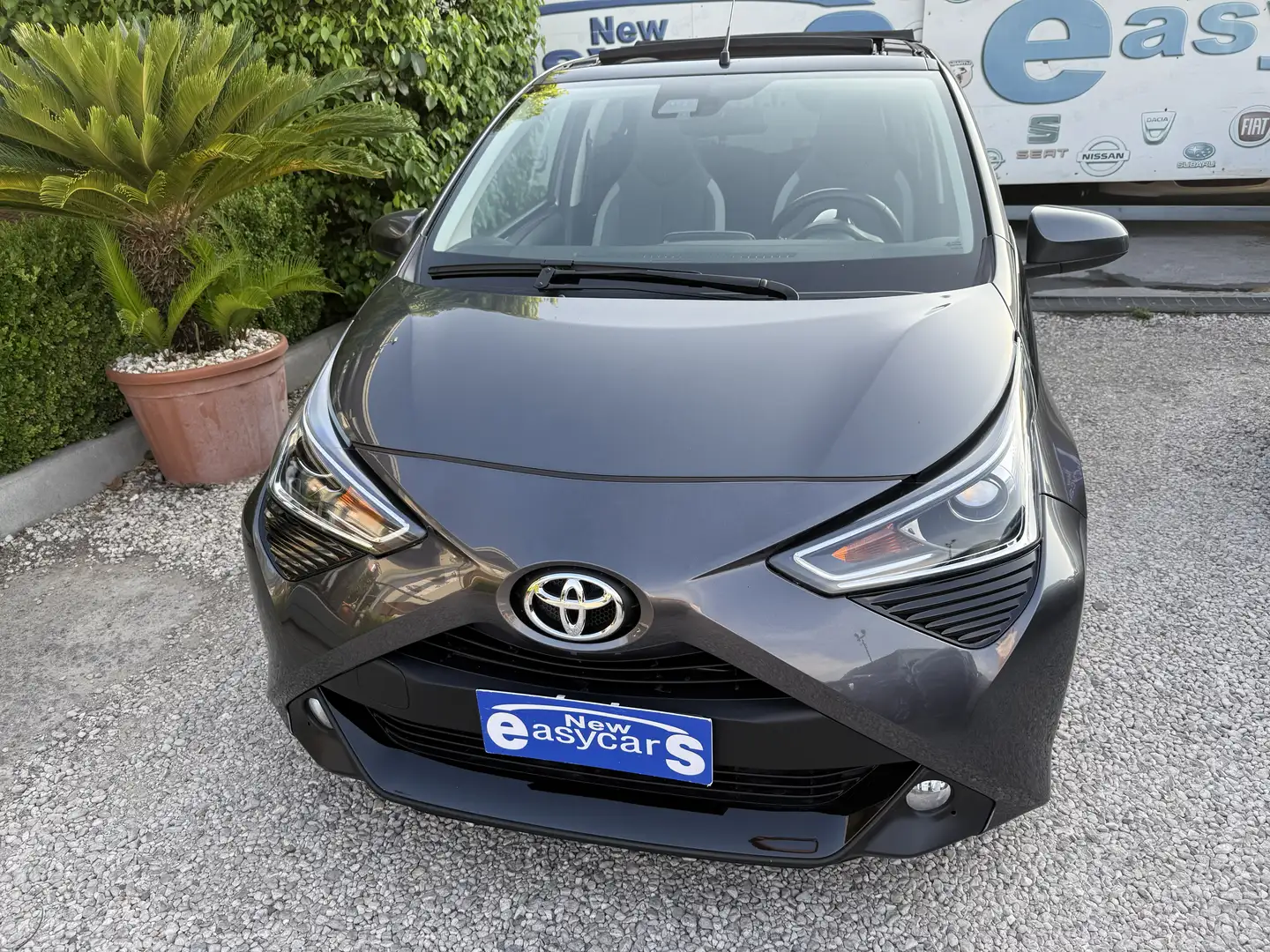 Toyota Aygo Aygo 5p 1.0 x-business m-mt 72cv Grigio - 1