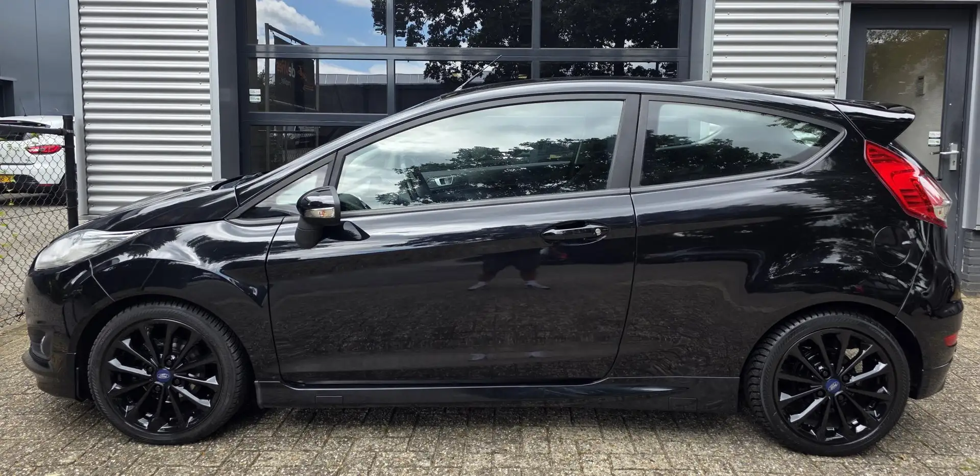 Ford Fiesta 1.0 EcoBoost Sport **125PK-ST LINE** Zwart - 2