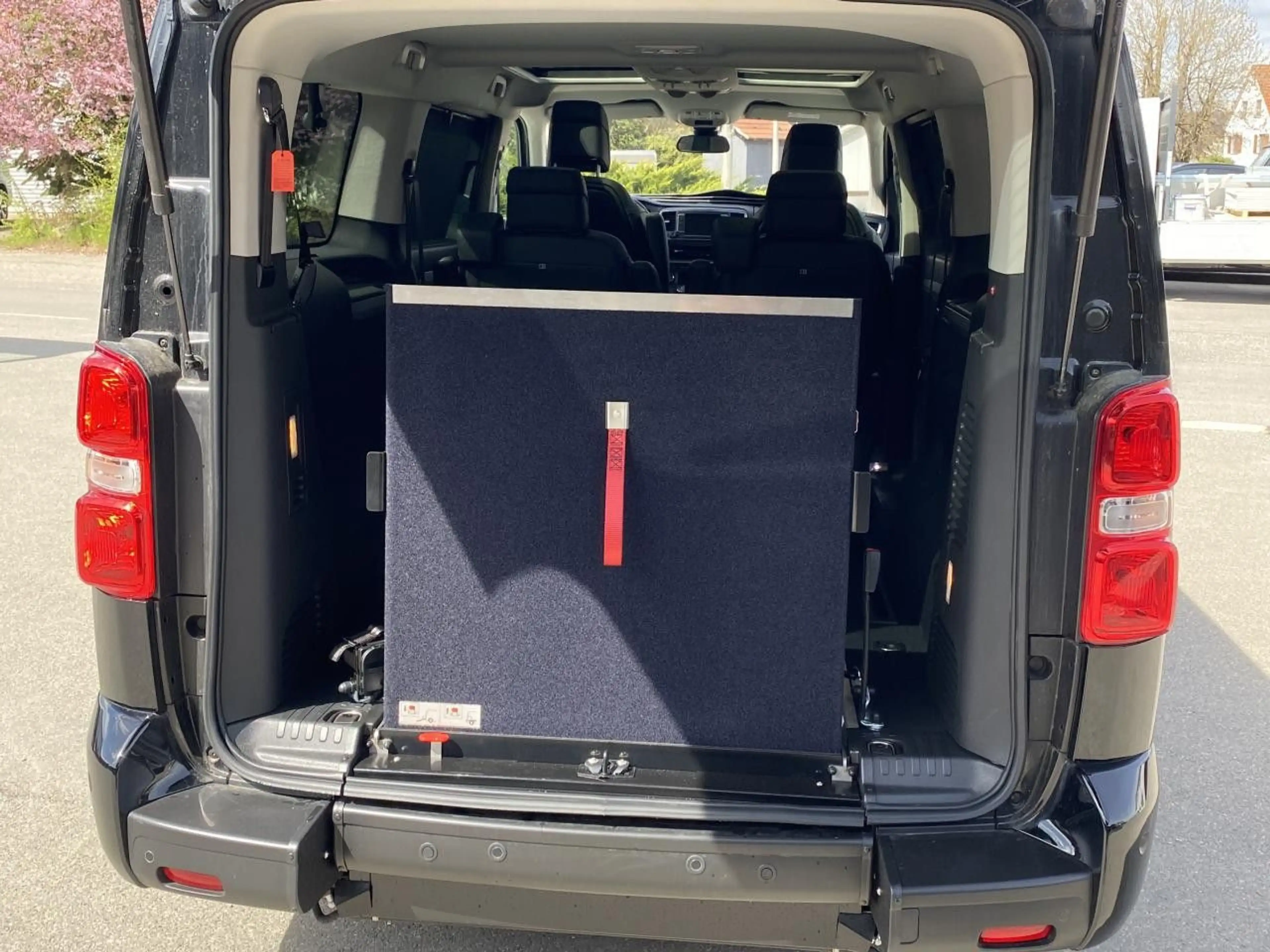 Peugeot Traveller L3 Allure 2.0 BlueHDi 180 EAT8 Navi — photo 8
