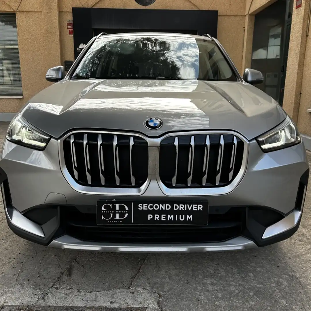 BMW X1 sDrive 18iA Gris - 2