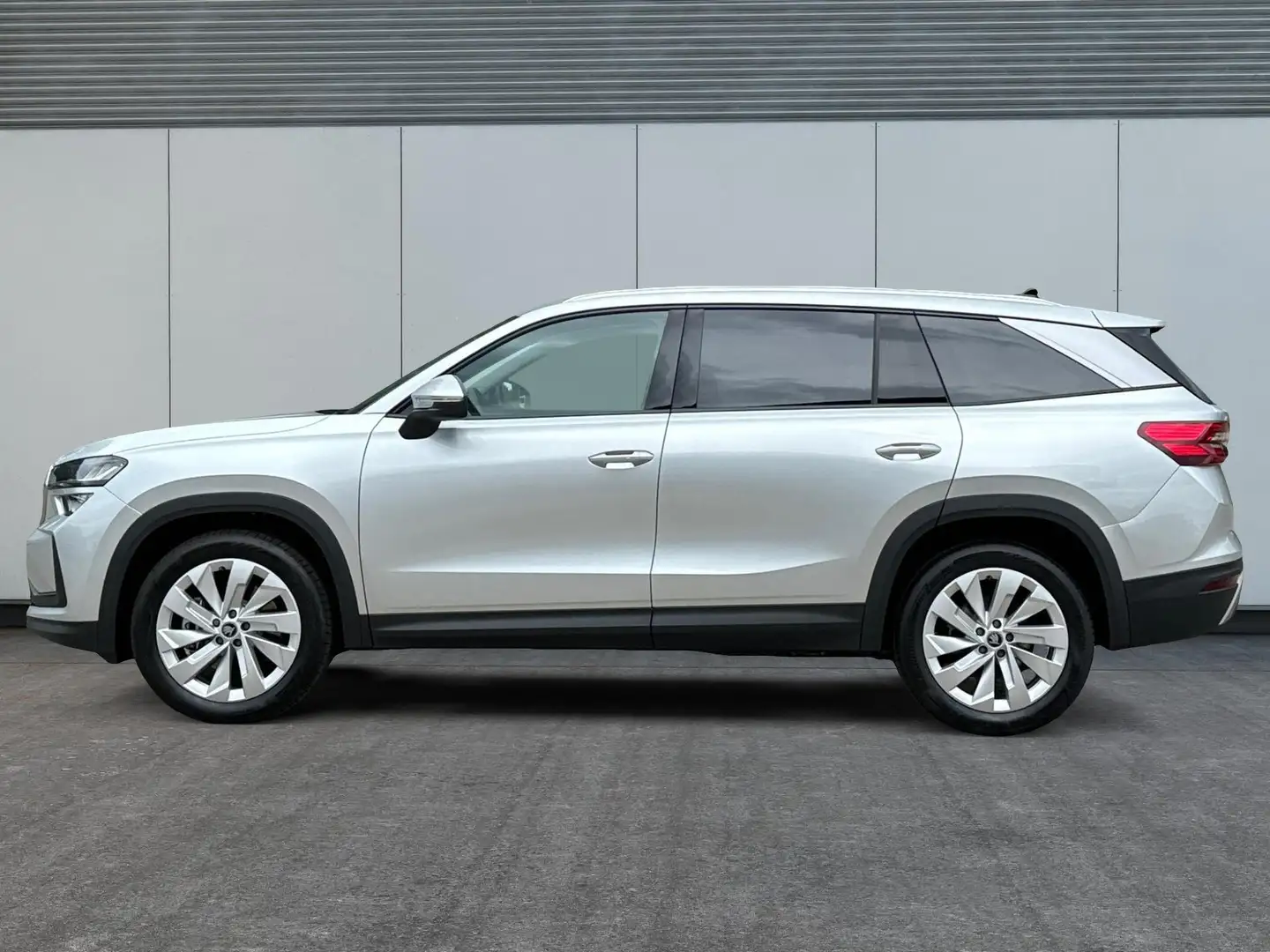 Skoda Kodiaq Selection 4WD+AHK+NAVI+19''ALU+ACC+KAMERA+MEMOR... Silber - 2