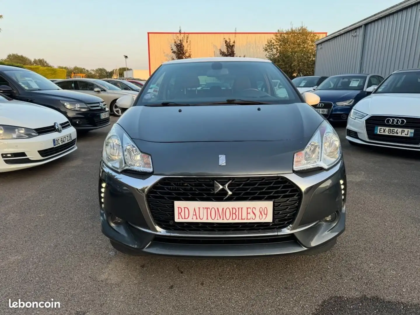 DS Automobiles DS 3 1.2 PTEC 110 CH So Chic Gris - 2