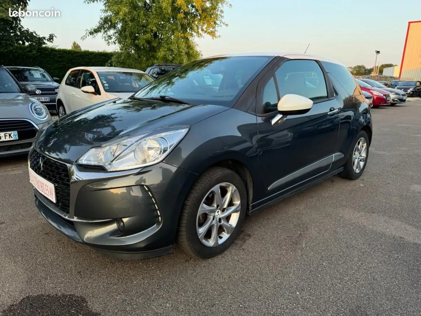 DS Automobiles DS 3 1.2 PTEC 110 CH So Chic Gris - 1