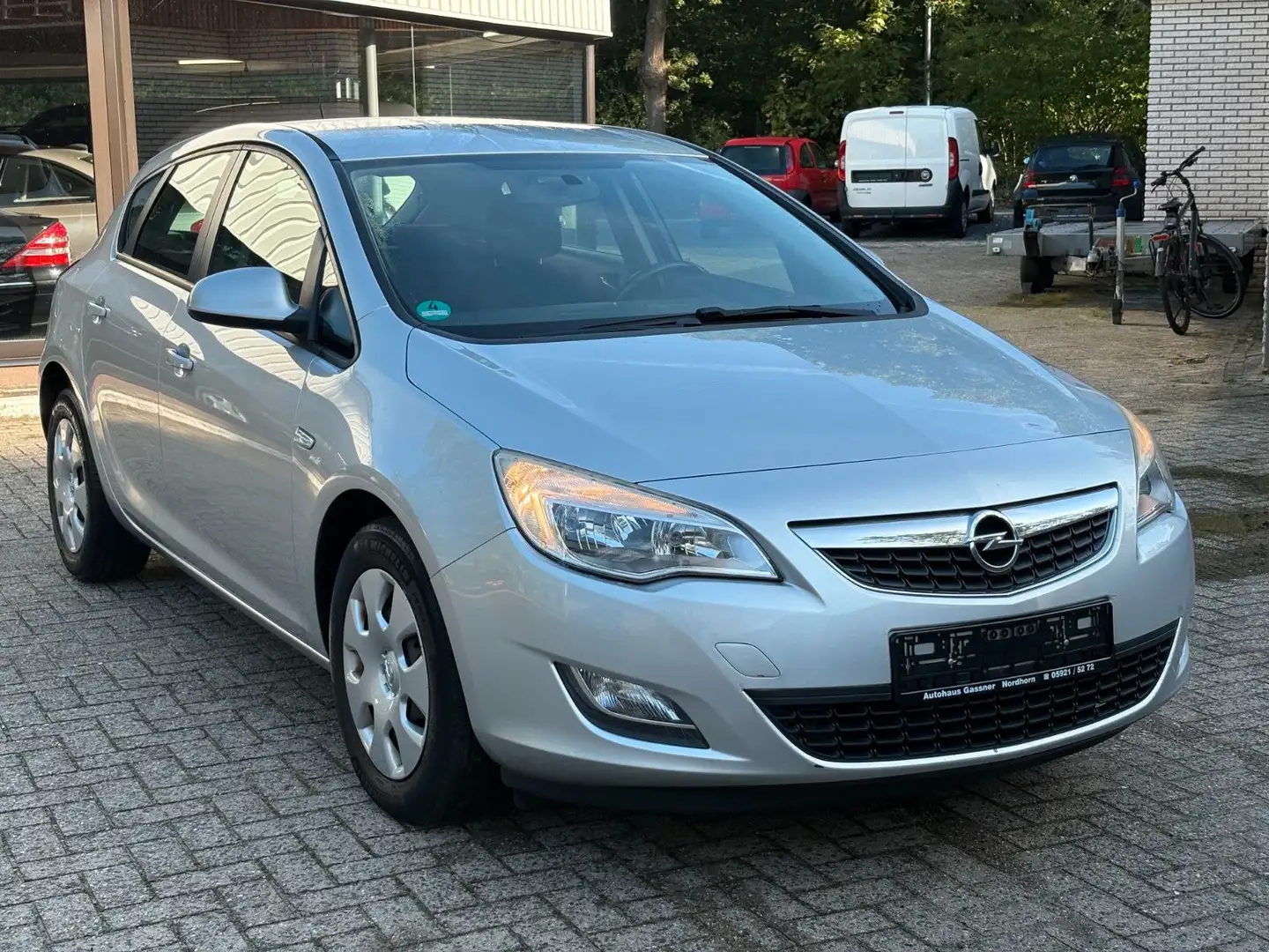 Opel Astra J Lim. 5-trg. Edition 140PS Argent - 2