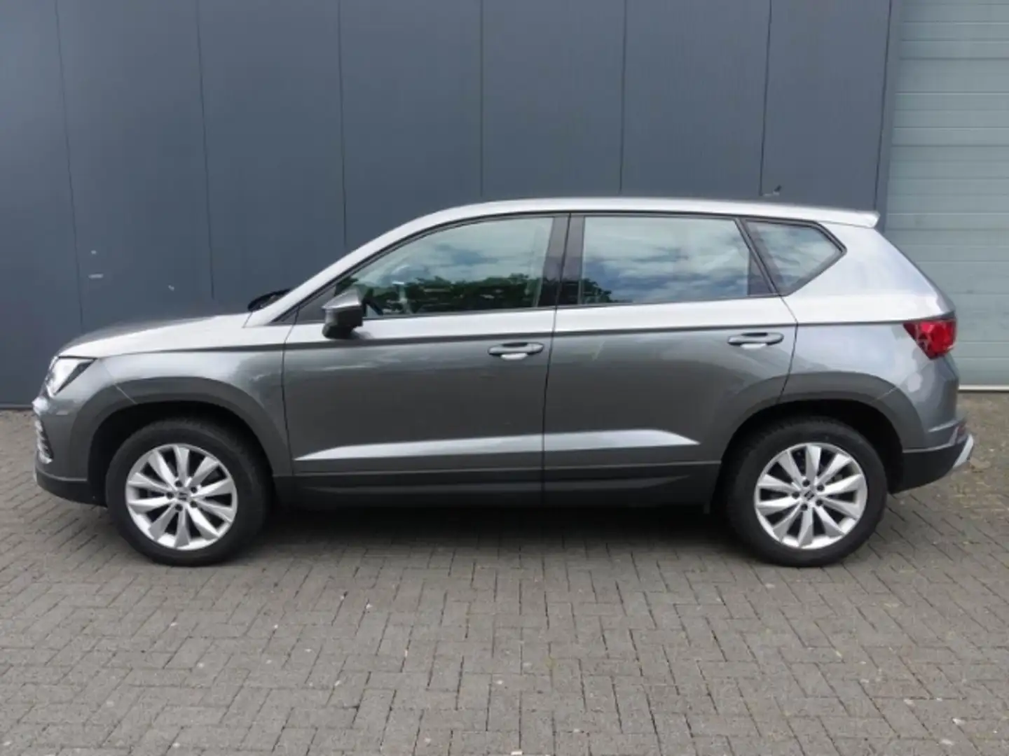 SEAT Ateca 2.0 TDI+DSG+STYLE+NAVIGATIONSSYSTEM Grau - 2