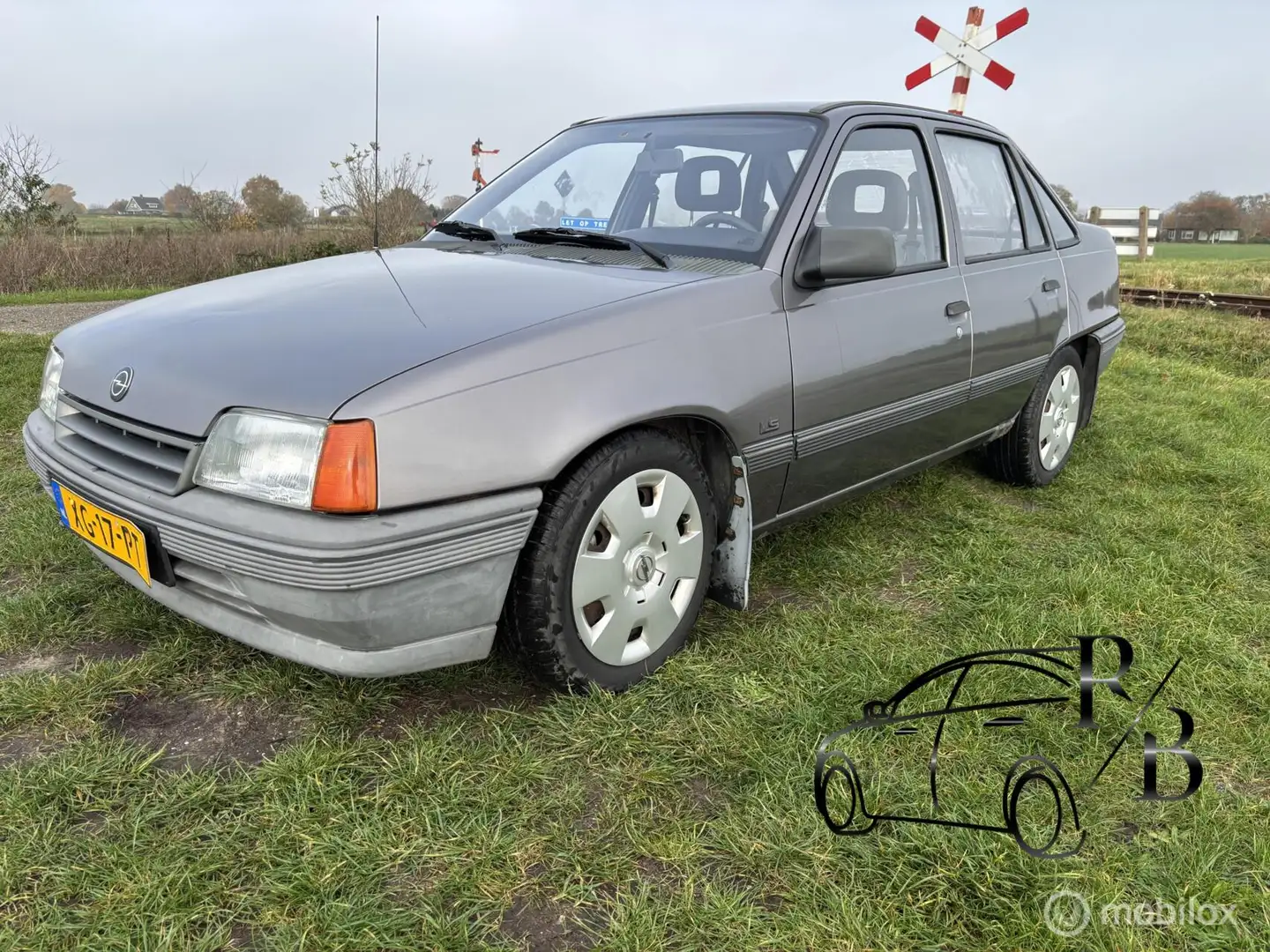 Opel Kadett 1.6i LS UNIEKE SCHUURVONDST Gris - 1